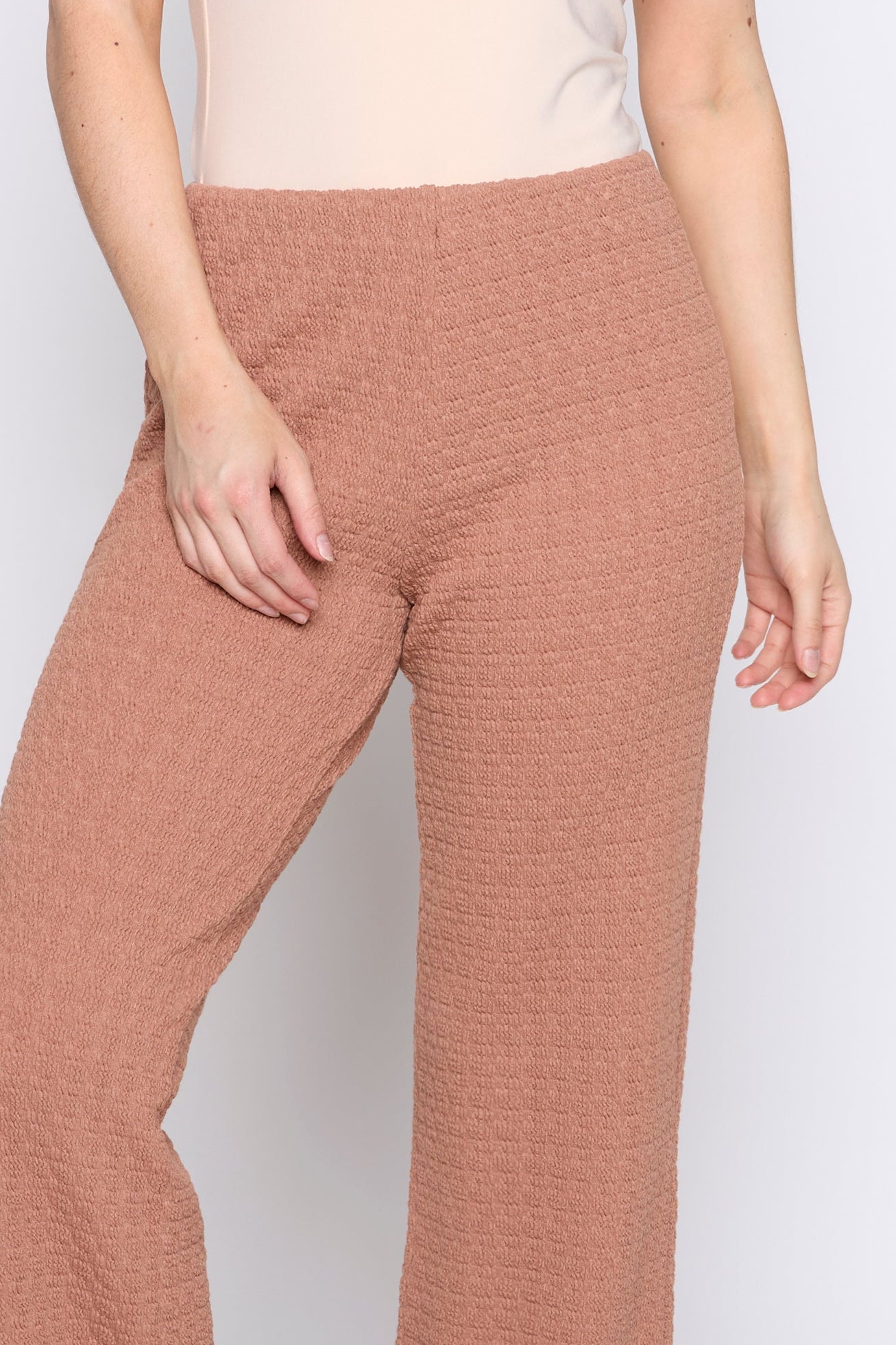 Le pantalon en coton texturé
