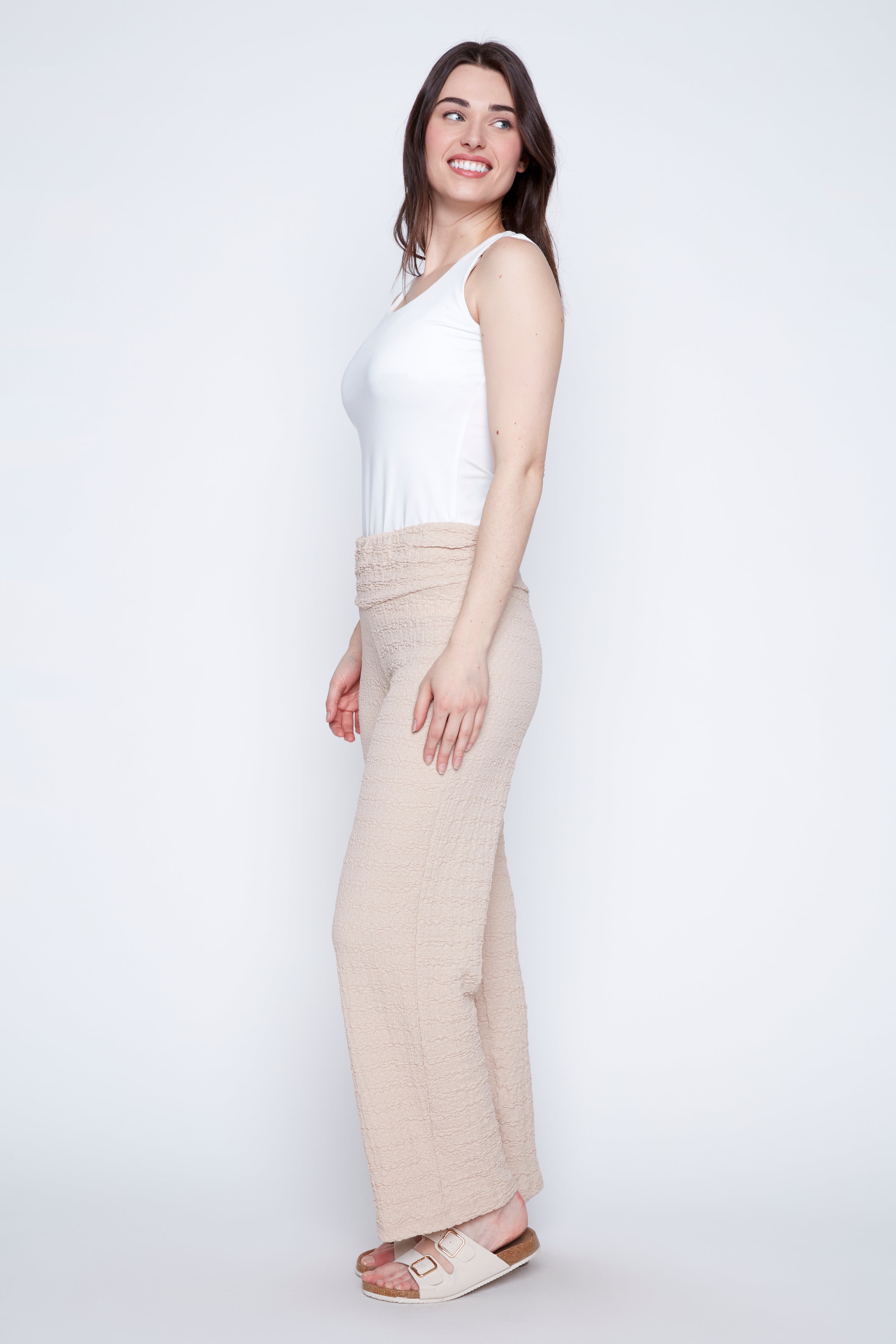 Le pantalon bouffant froissé à enfiler.