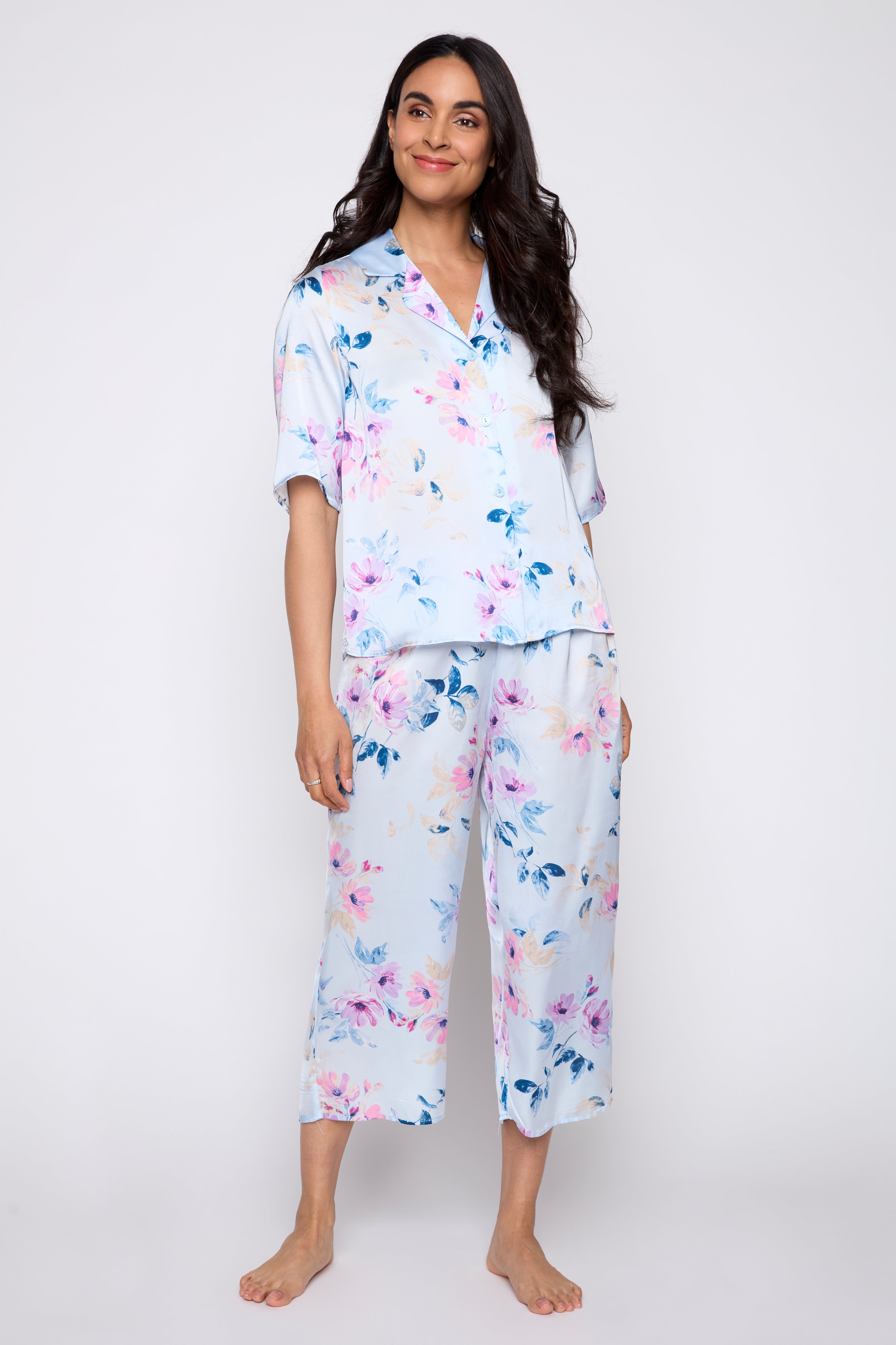 Le pyjama en satin à imprimé fleurs