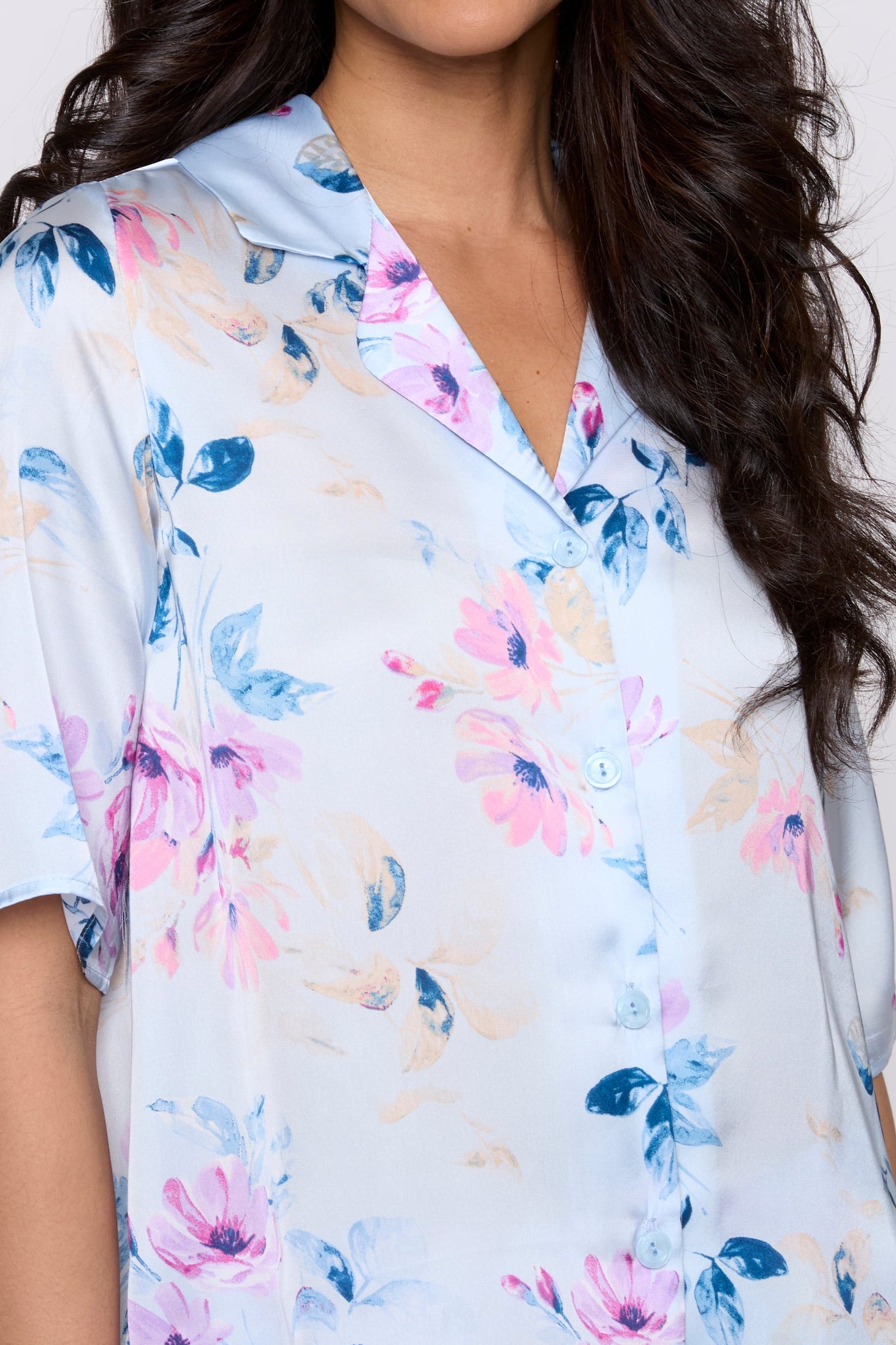 Le pyjama en satin à imprimé fleurs