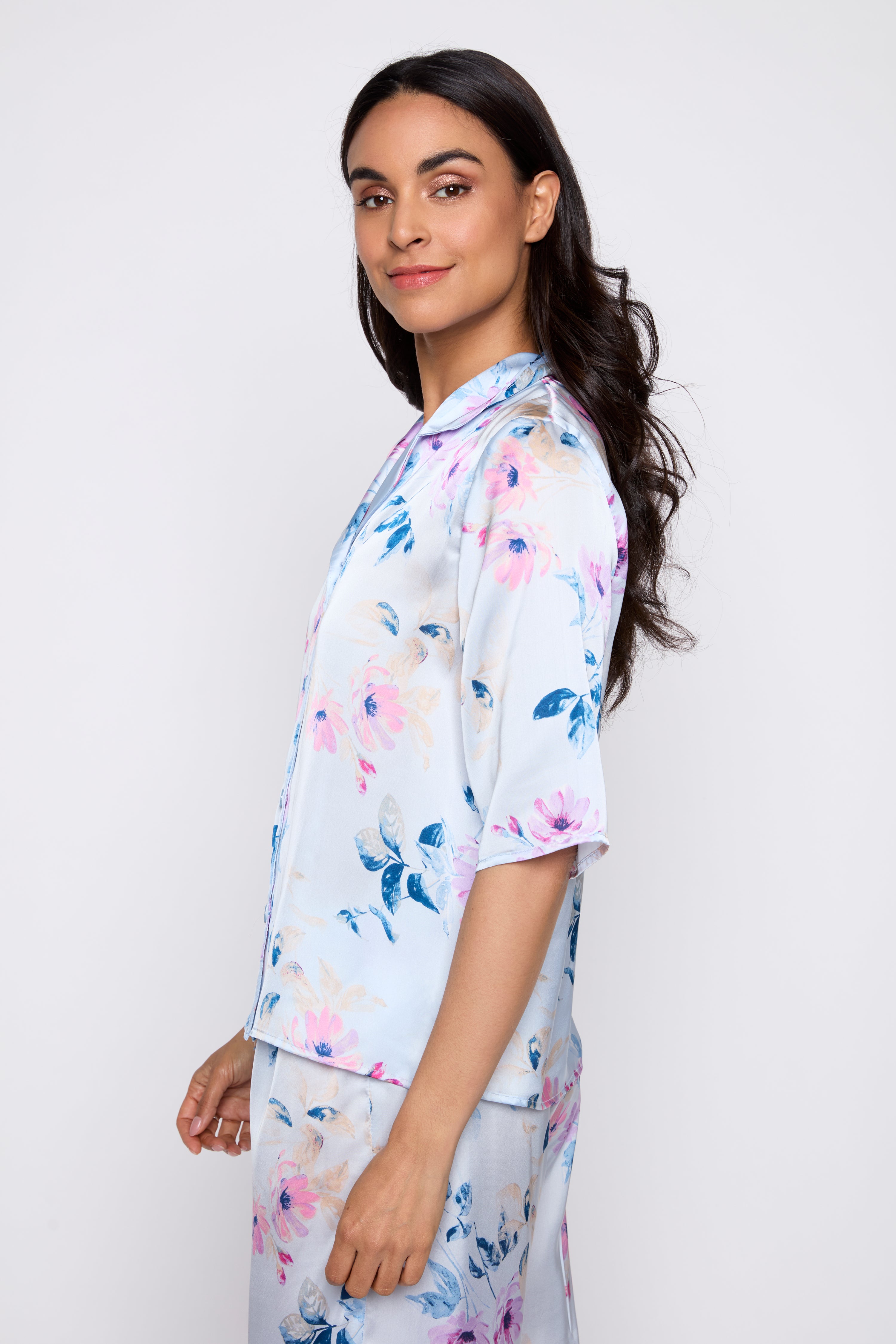 Le pyjama en satin à imprimé fleurs