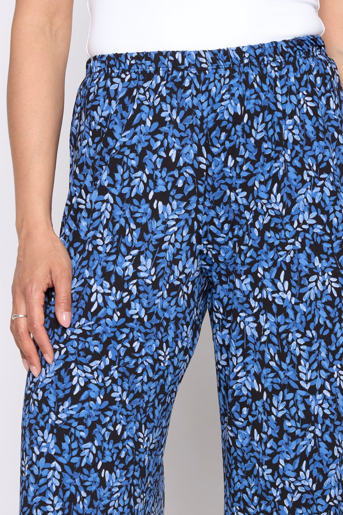 Le pantalon gaucho à imprimé feuille