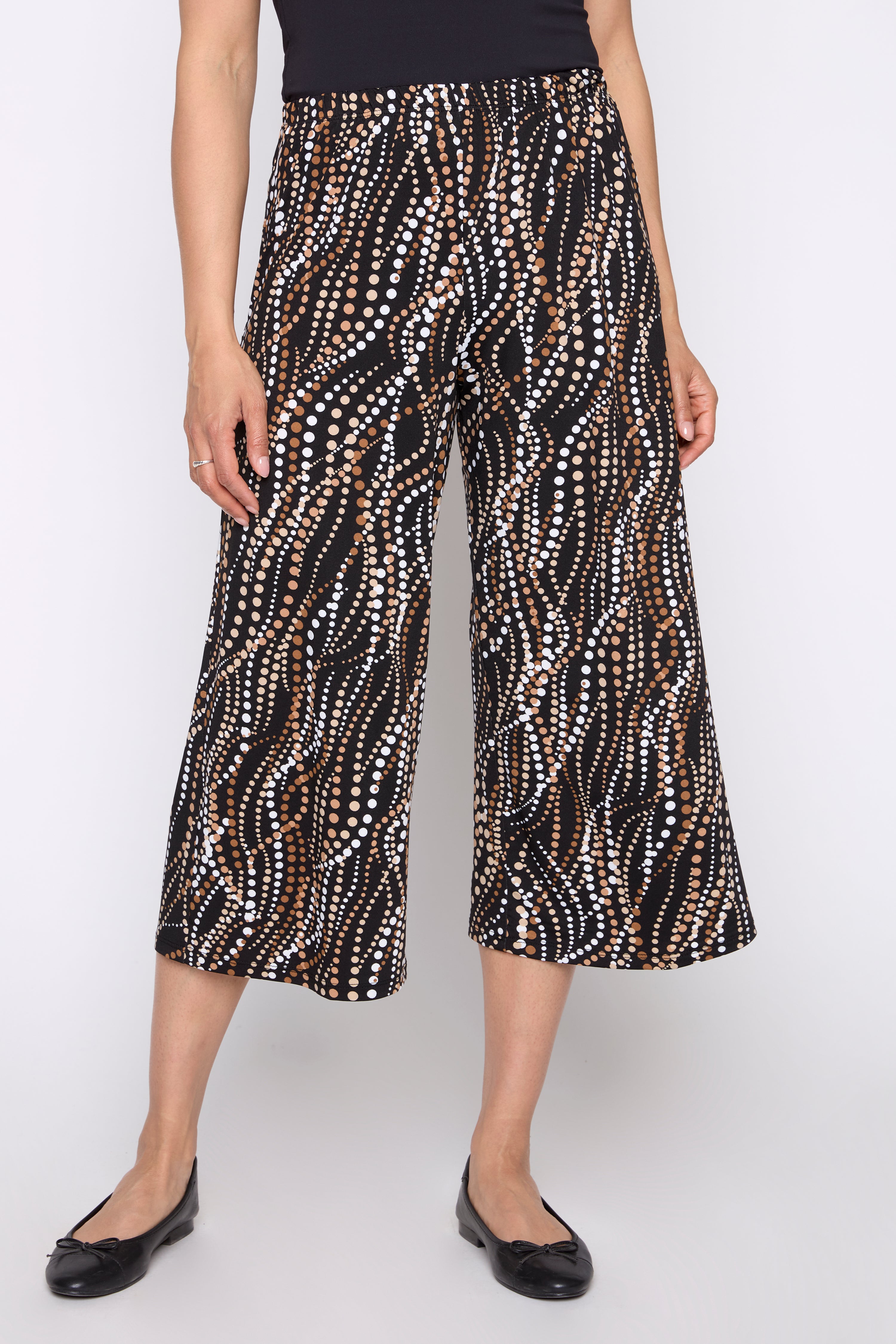 Le pantalon gaucho à motif pois bicolore