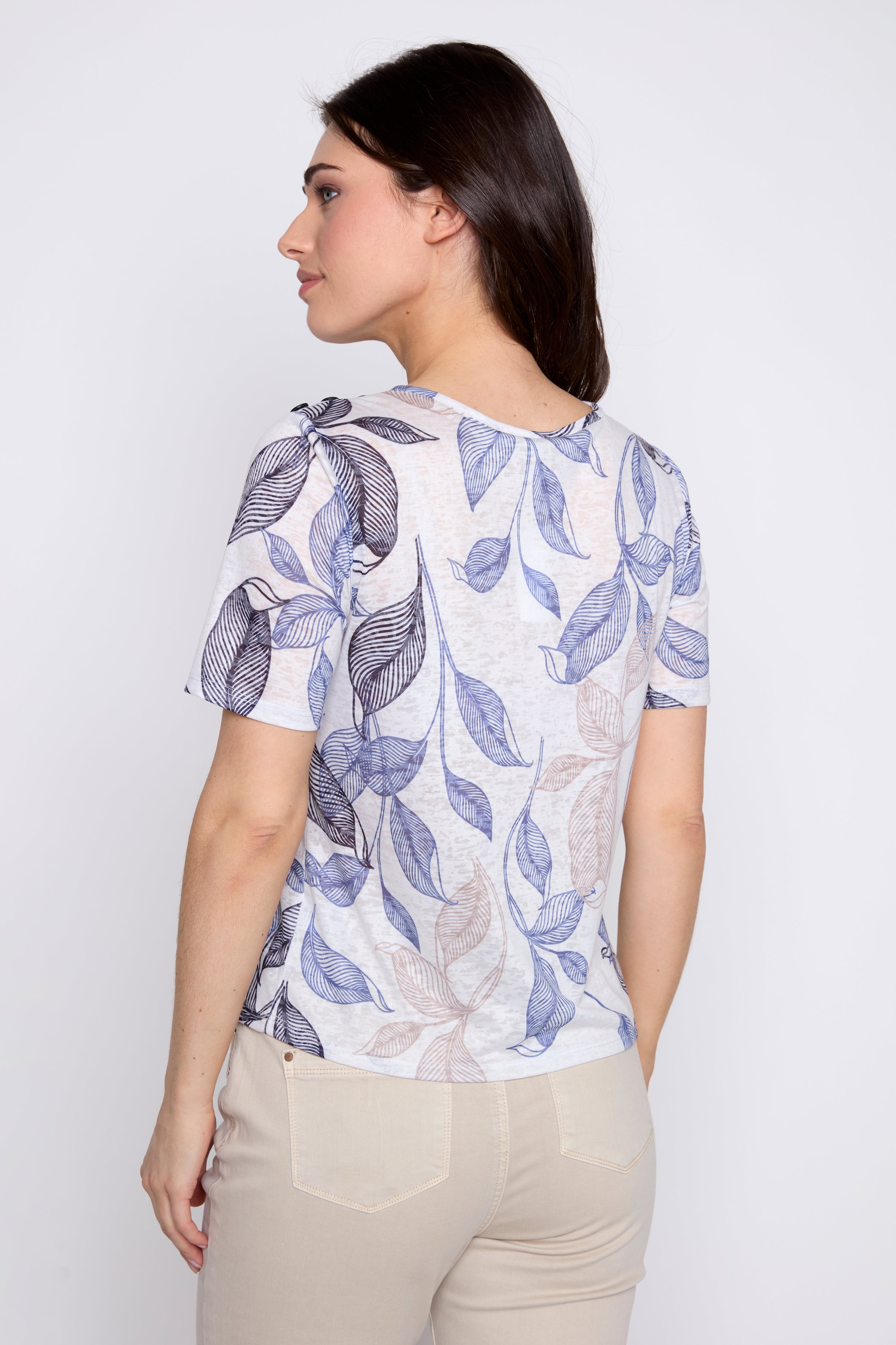 Le T-shirt dévoré avec détails boutonnés