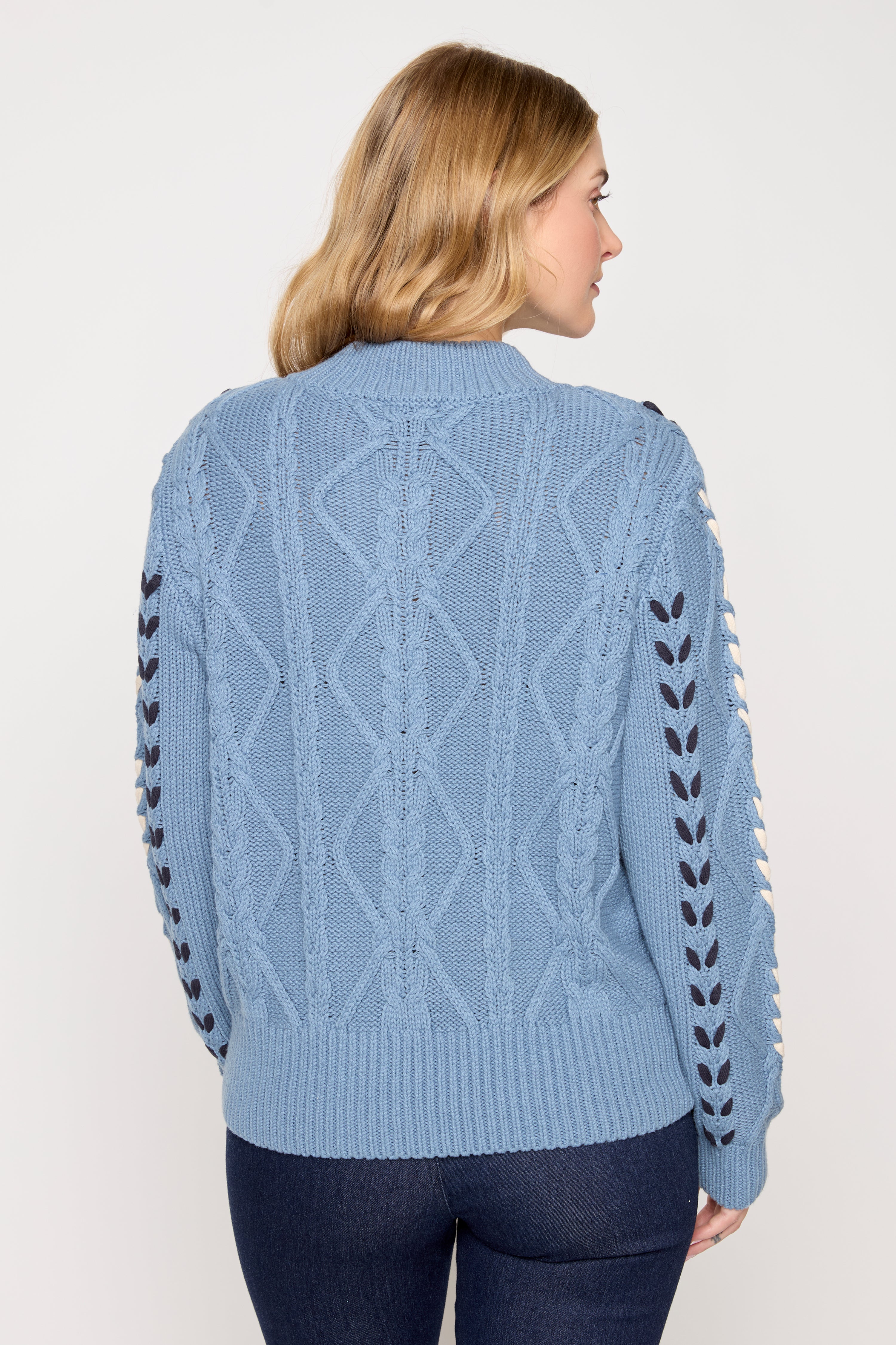 Le pull en mélange de coton à détails torsadés