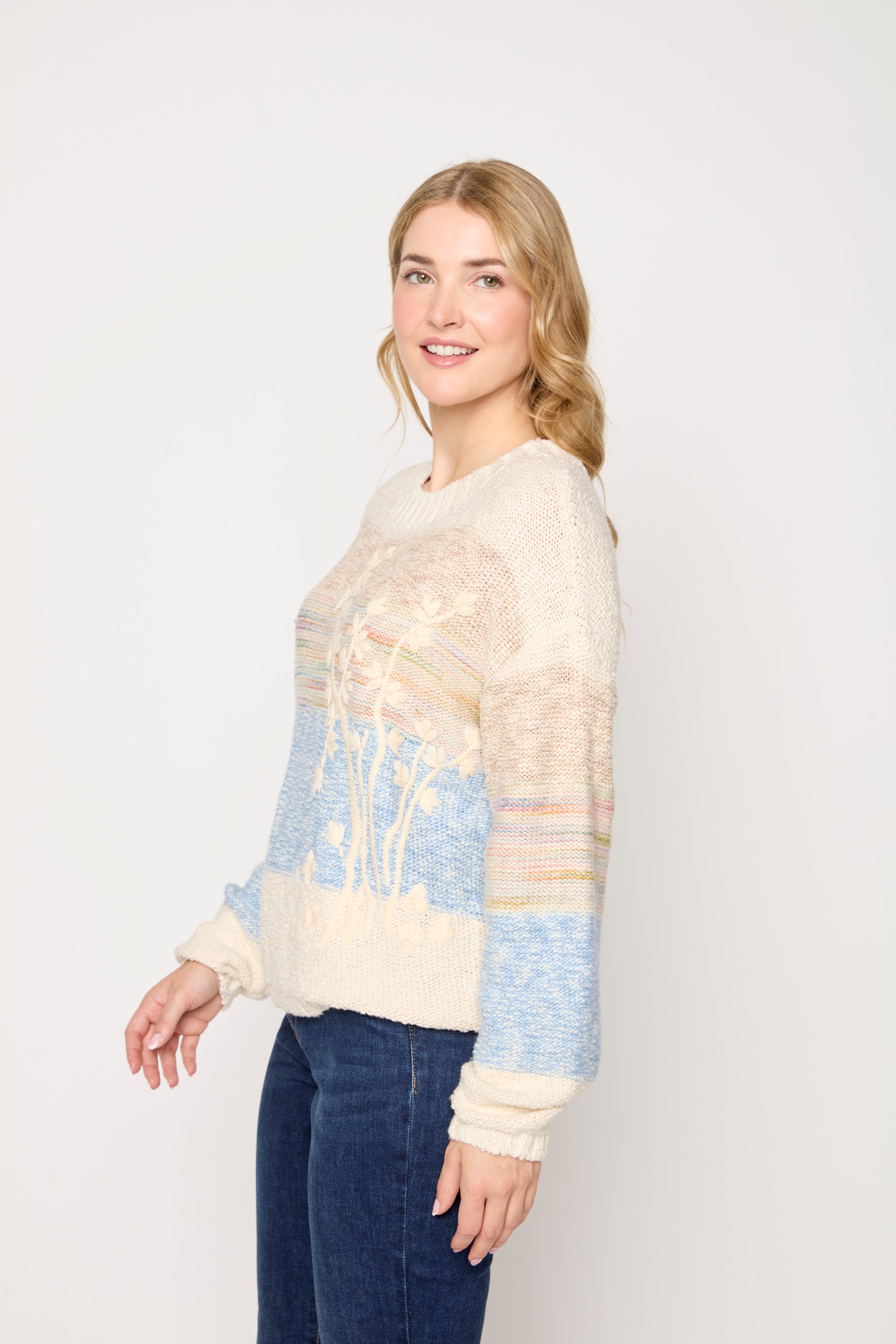 Le chandail en tricot à paysage floral