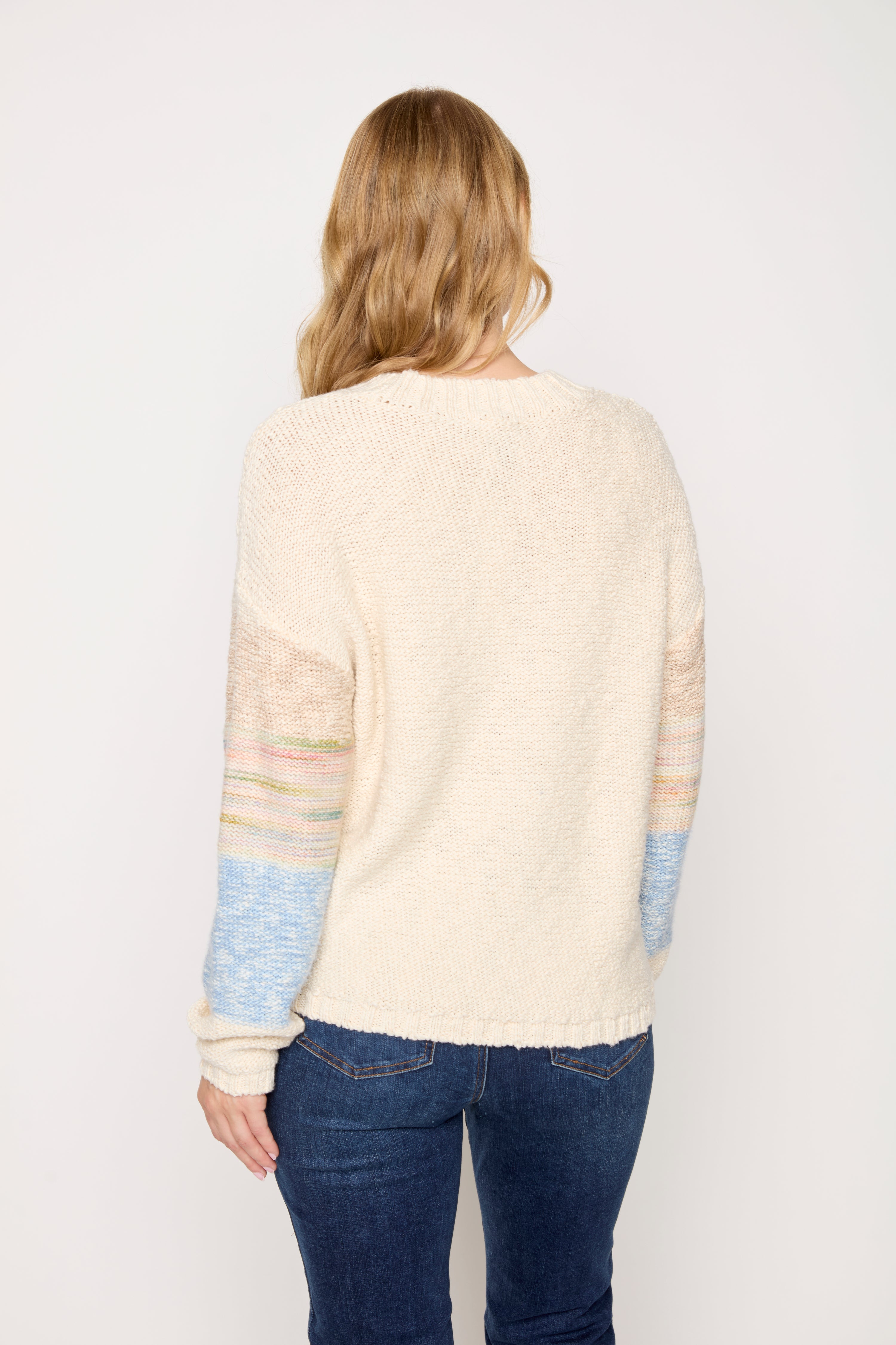 Le chandail en tricot à paysage floral