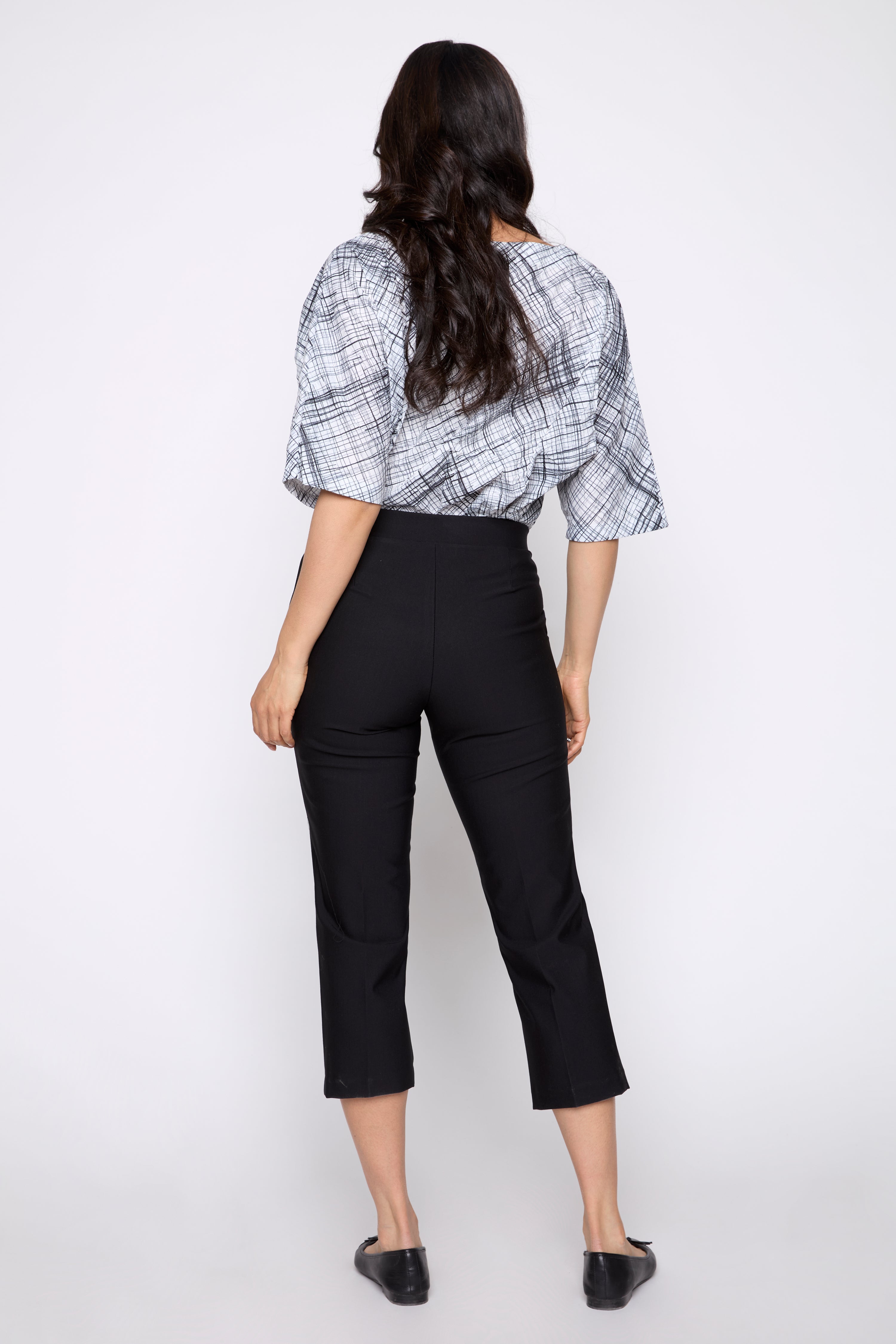 Straight leg capri with pockets