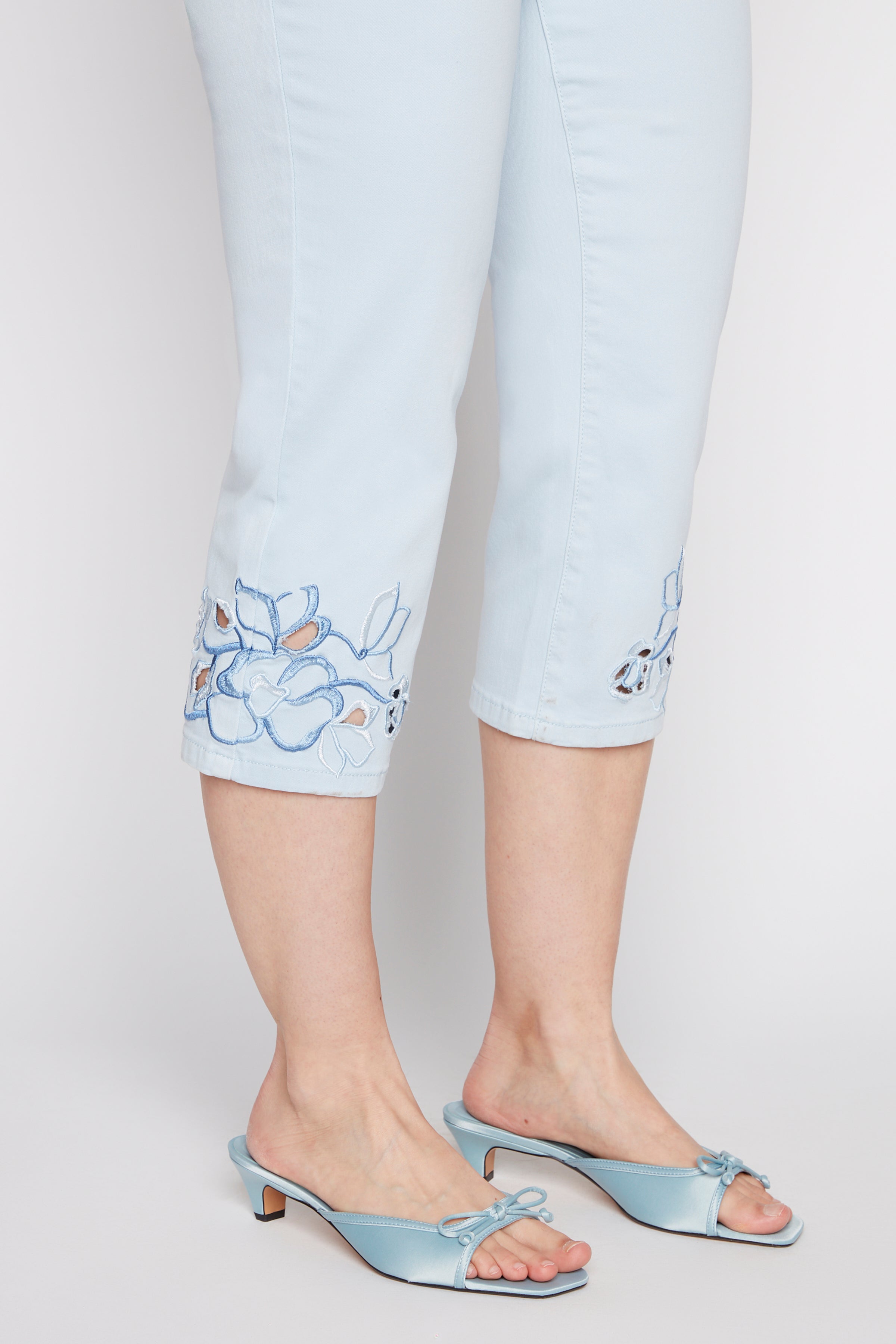 Sophia embroidery hem denim capri