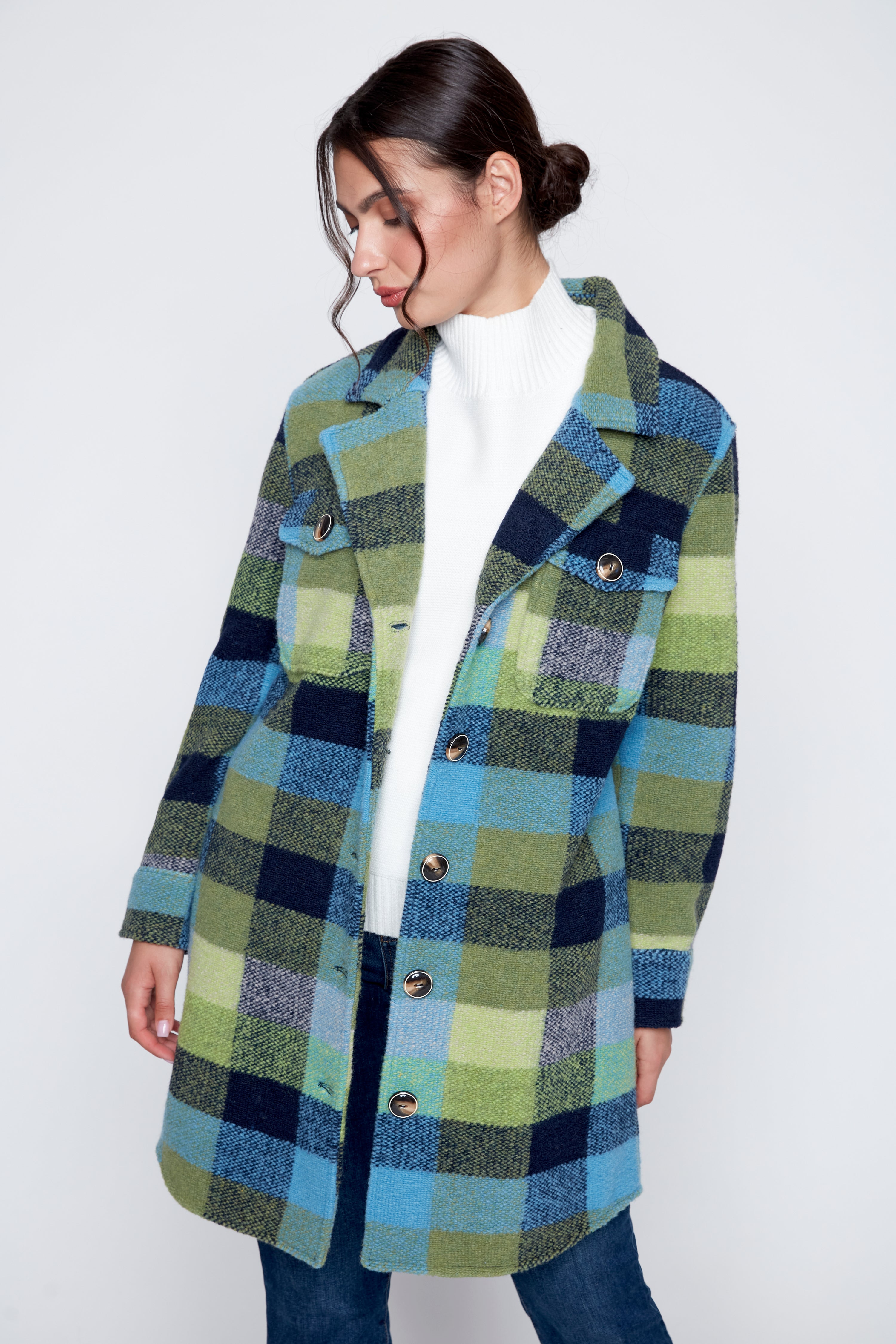 La veste en tricot à carreaux