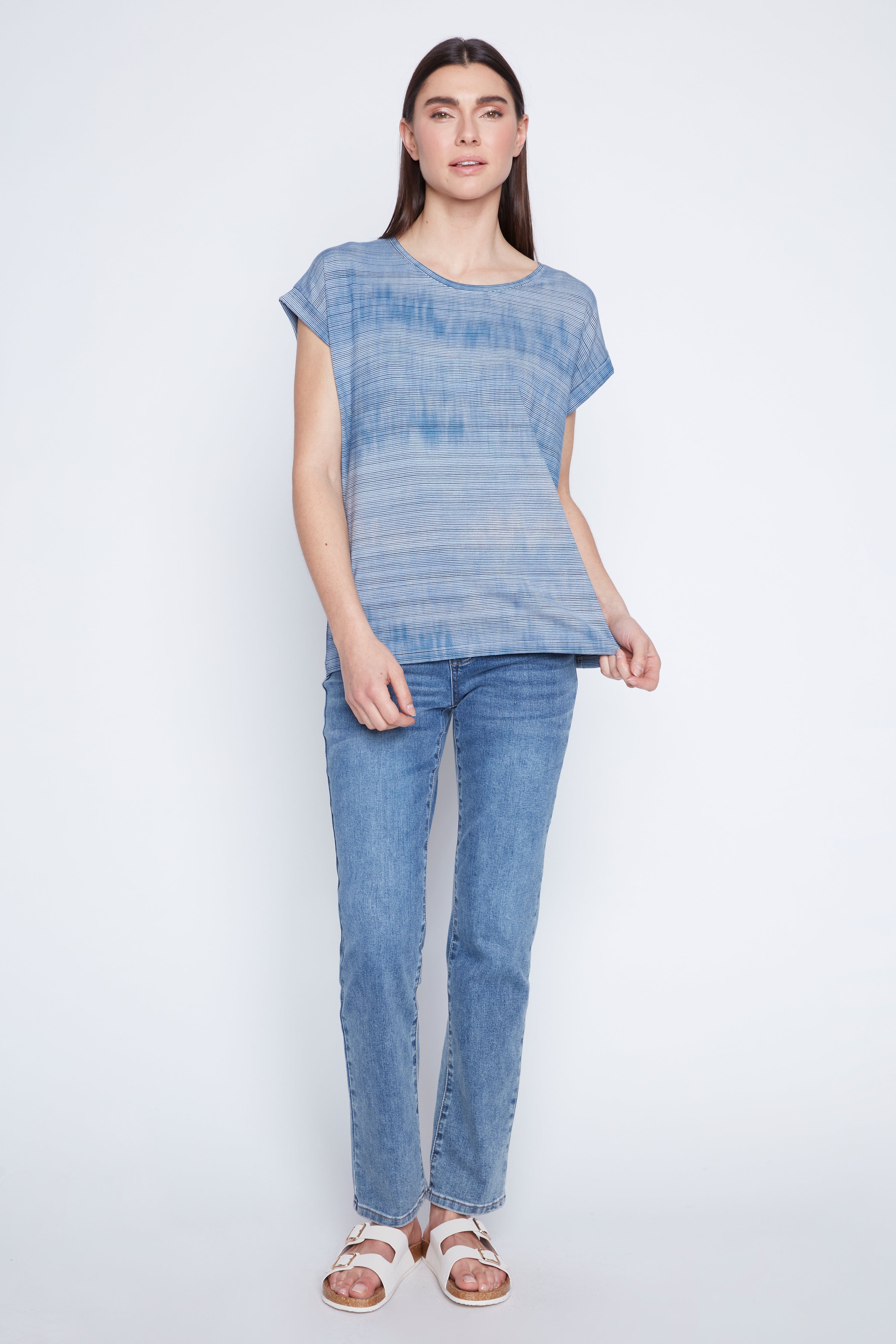 Le haut en maille à rayures tie-dye