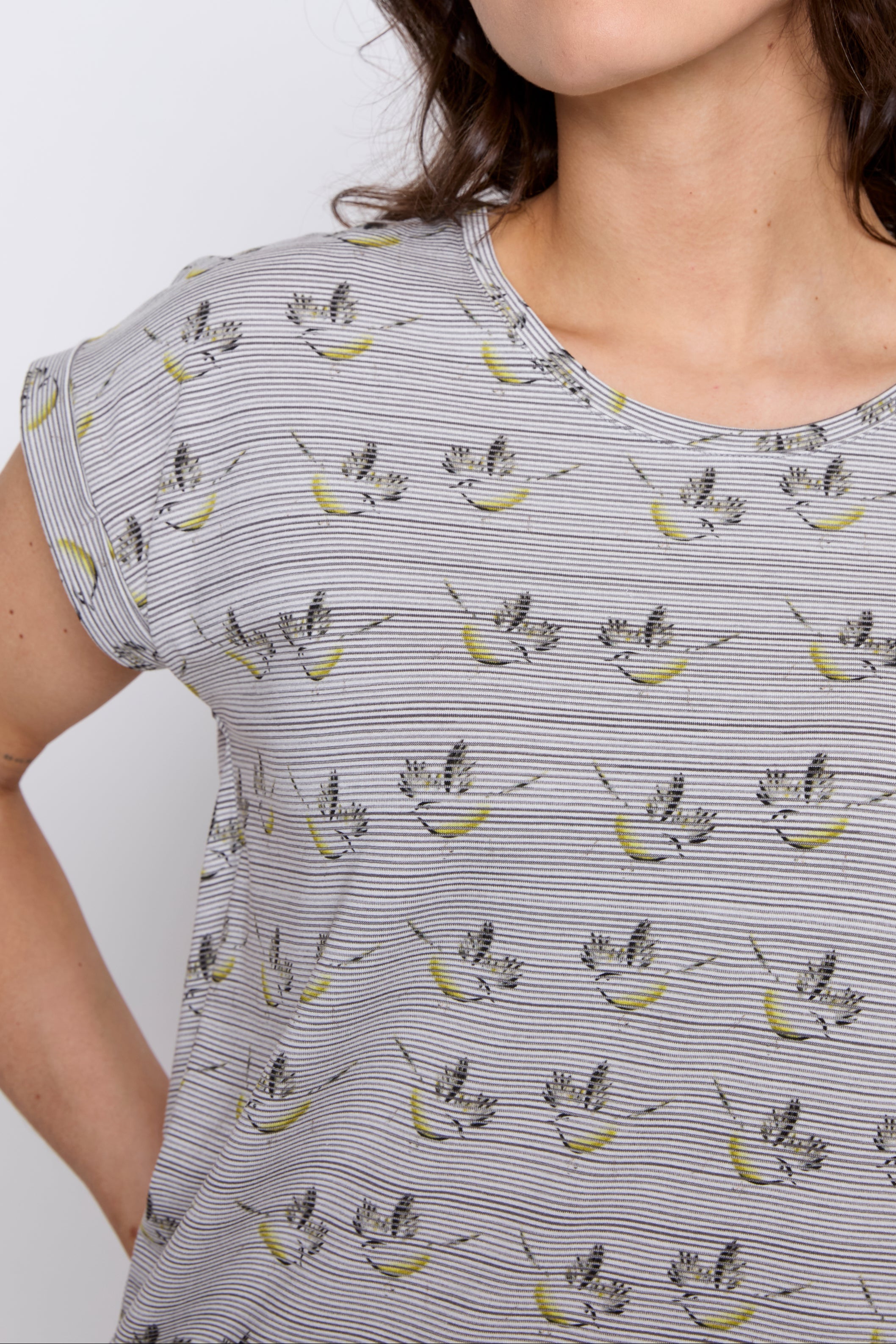 Abstract stripe top