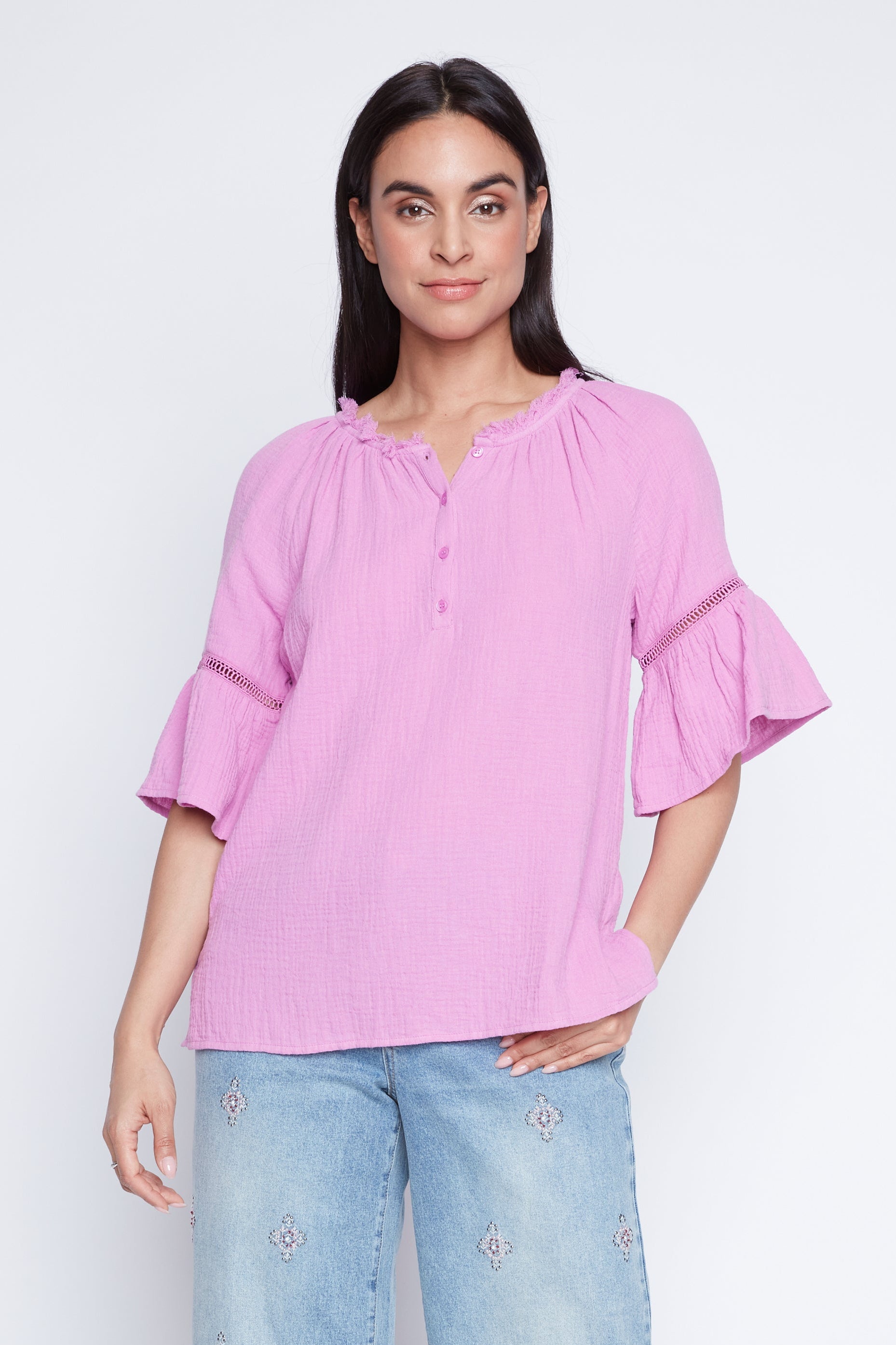 La blouse en coton froissé à manches volantées