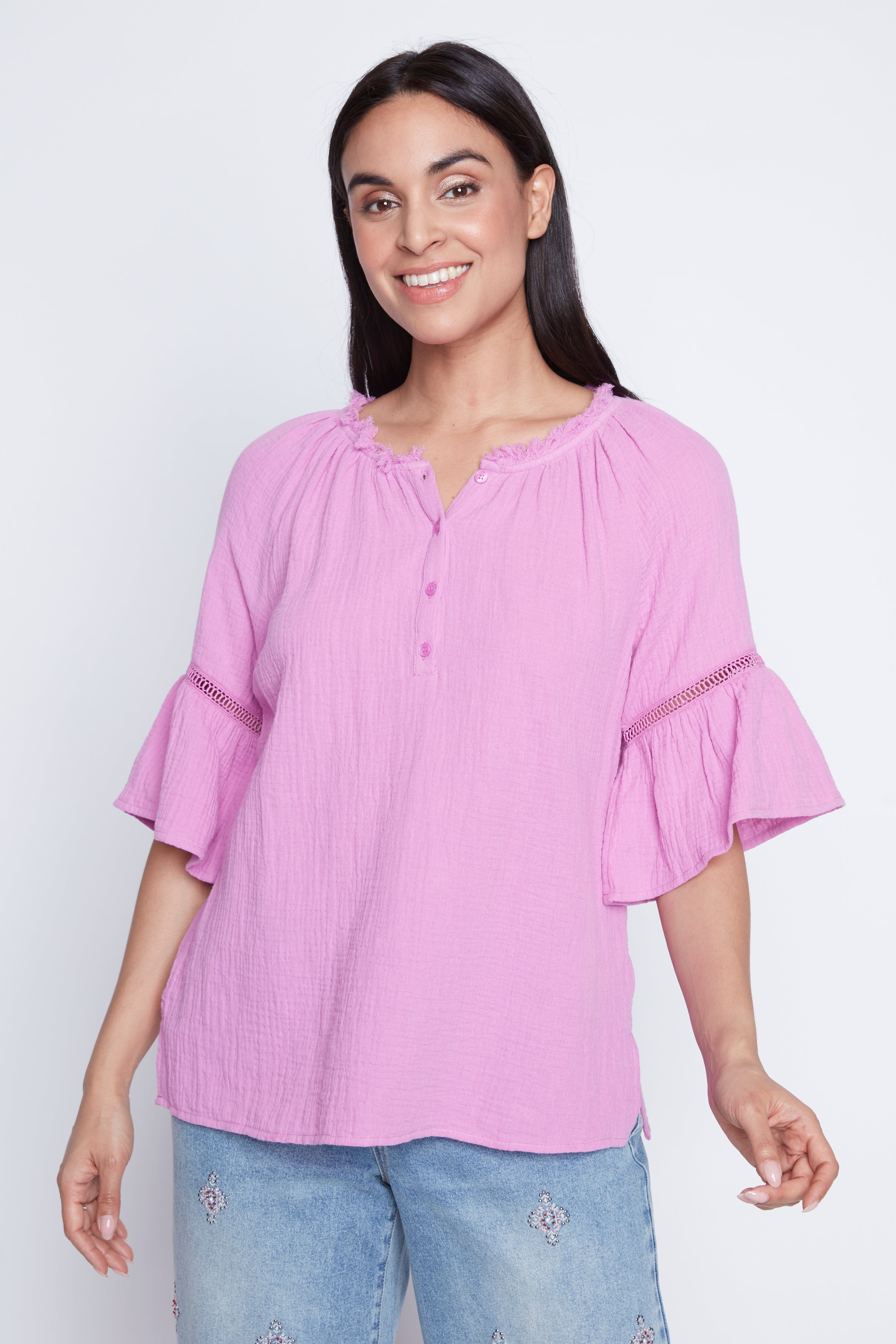 La blouse en coton froissé à manches volantées