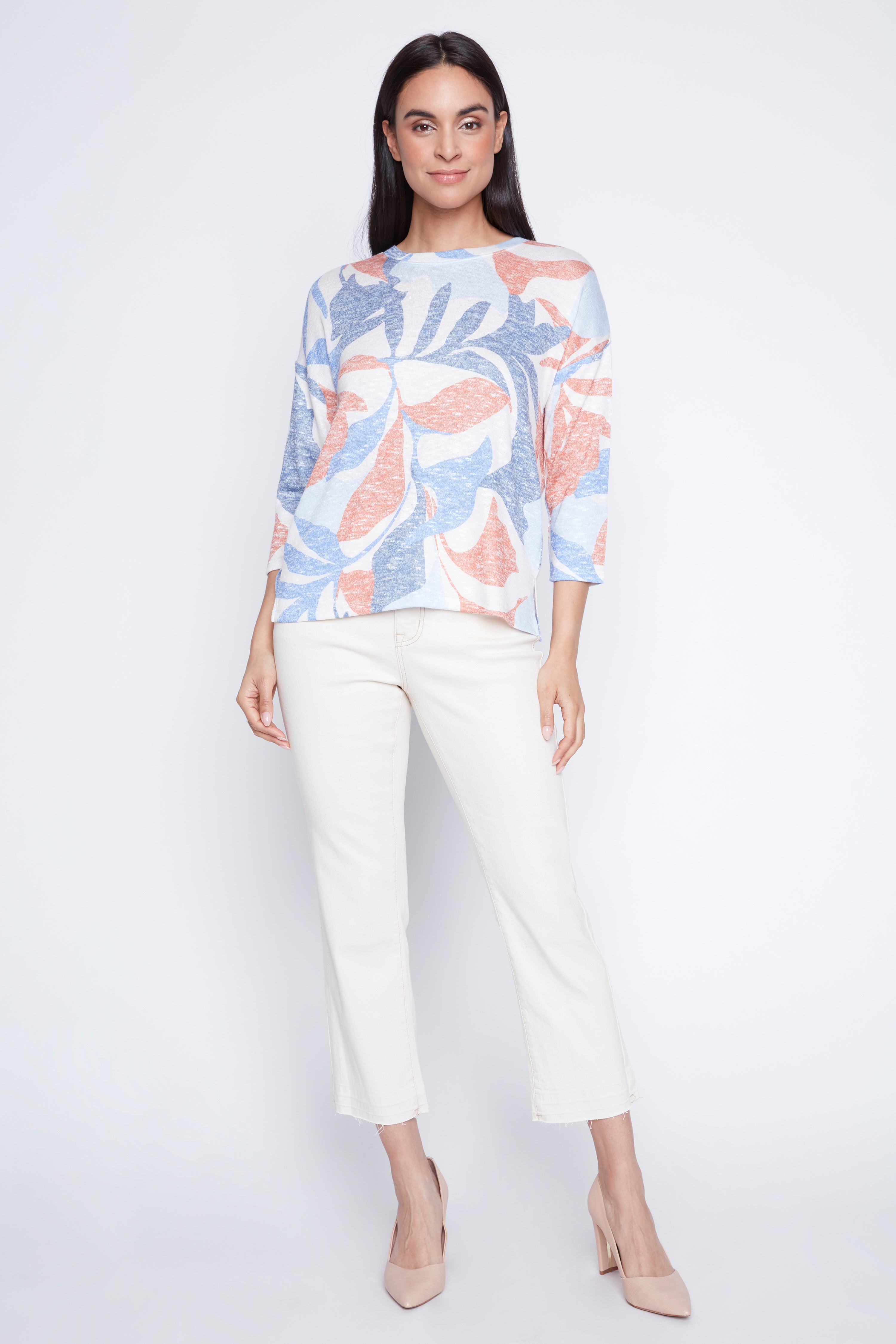 Le haut à imprimé botanique pastel