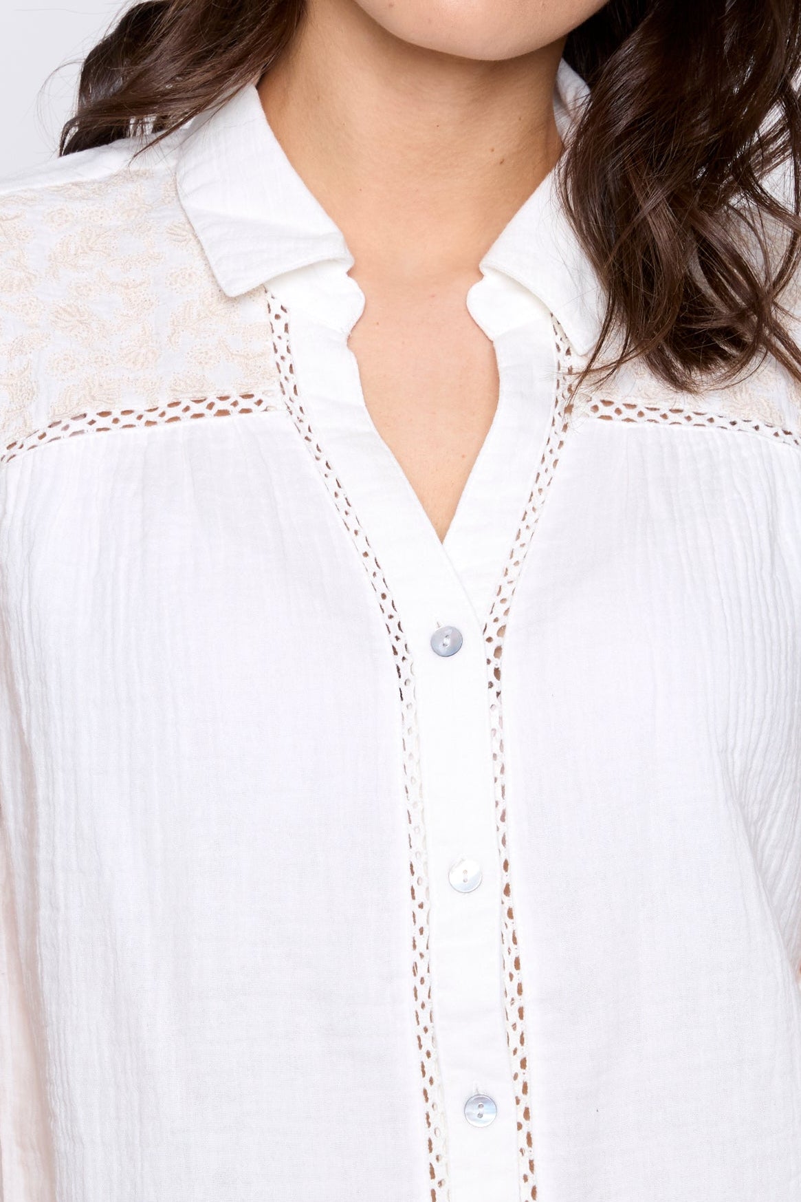 Crinkle gauze blouse with embroidery