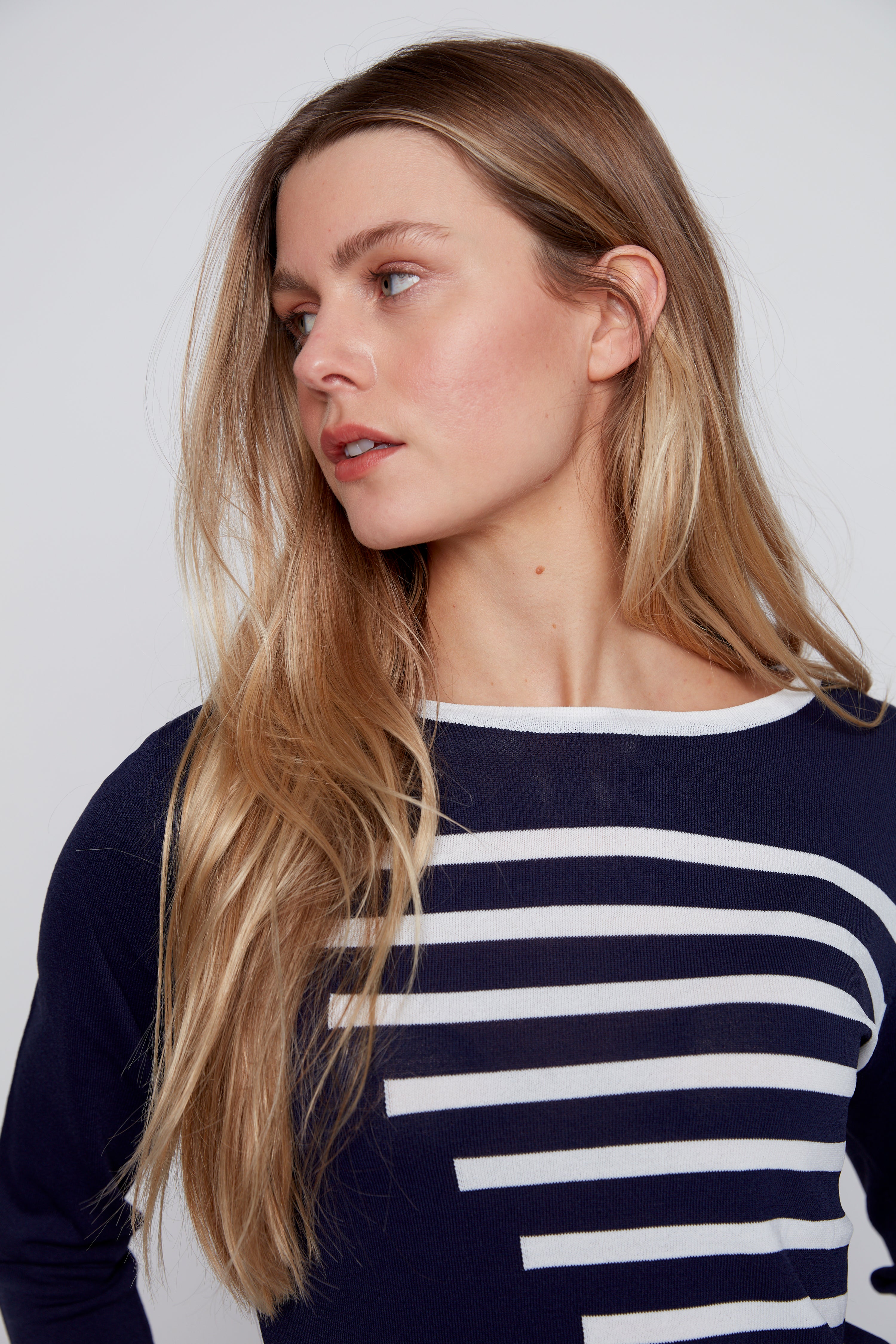 Le pull à rayures horizontales