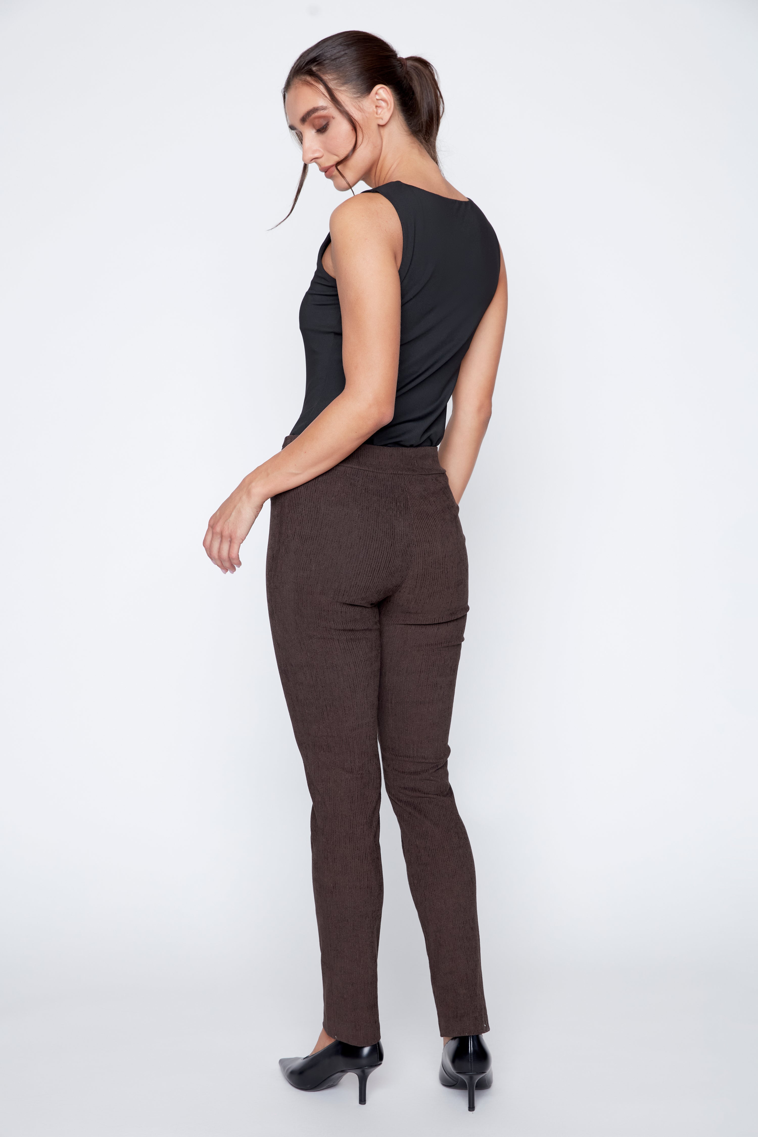 Le pantalon en velours côtelé à enfiler