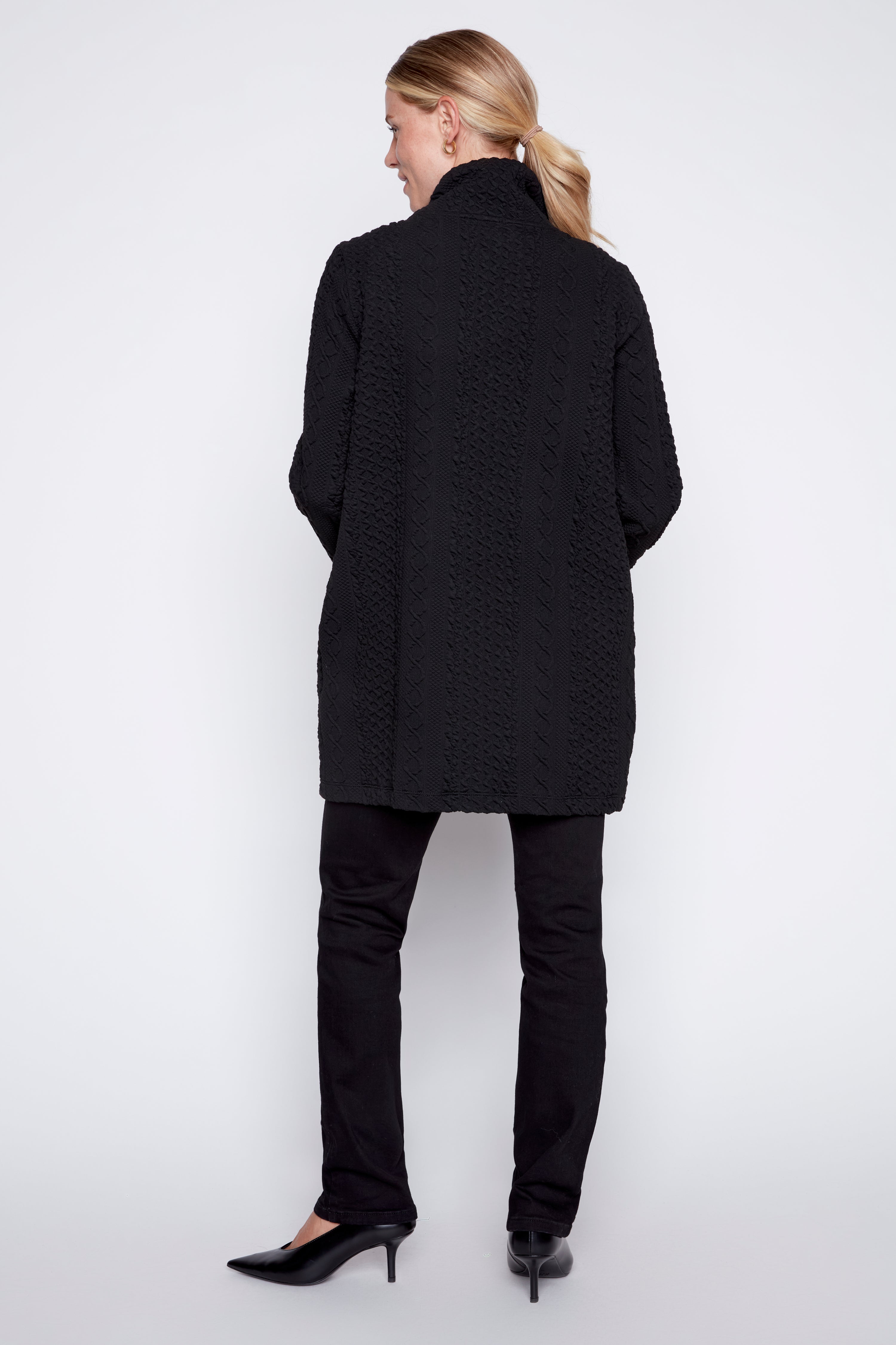Le manteau en jacquard torsadé