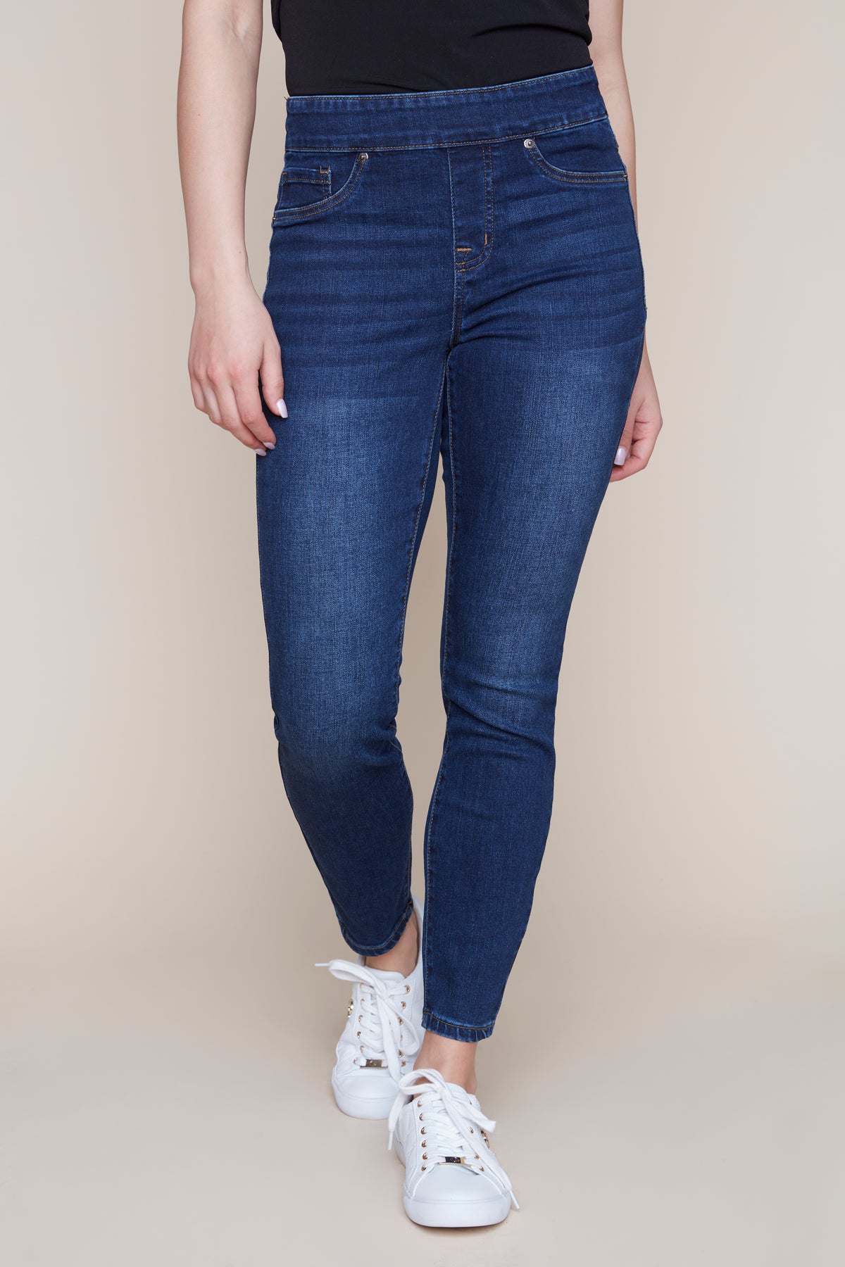 Jeans courbé à jambe droite, par Tribal #7572O-5050