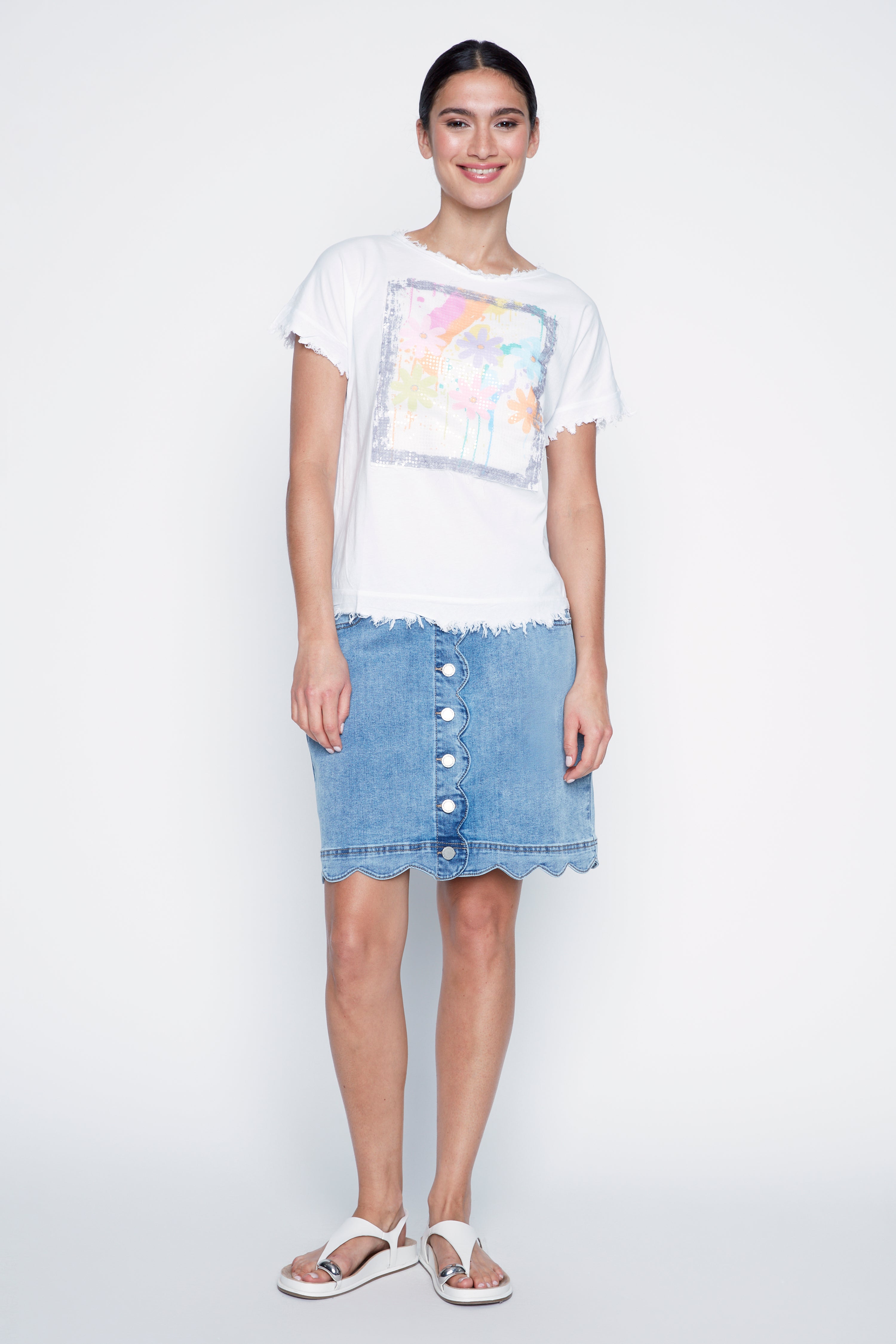 Le t-shirt en coton avec boîte à fleurs