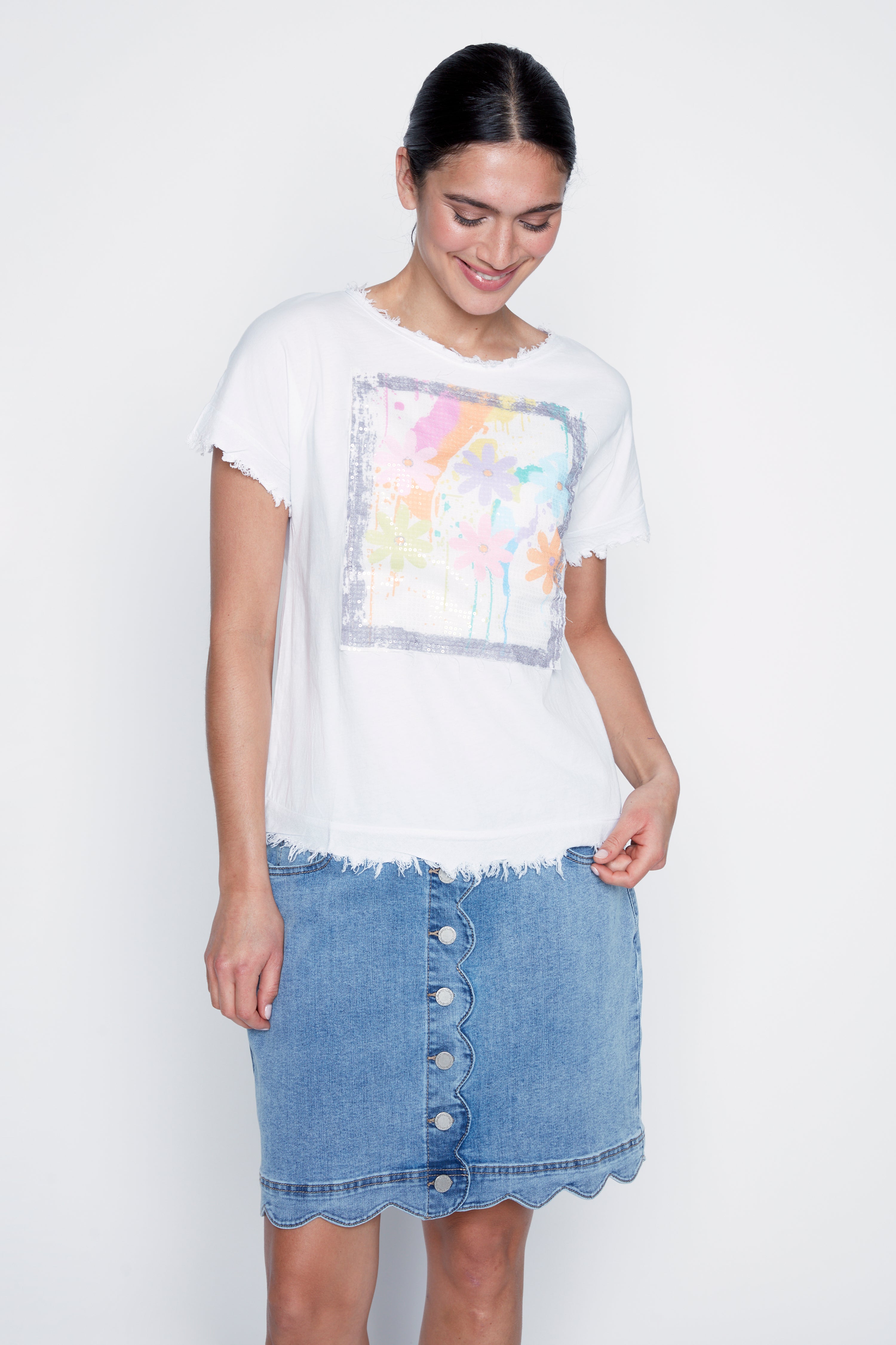 Le t-shirt en coton avec boîte à fleurs