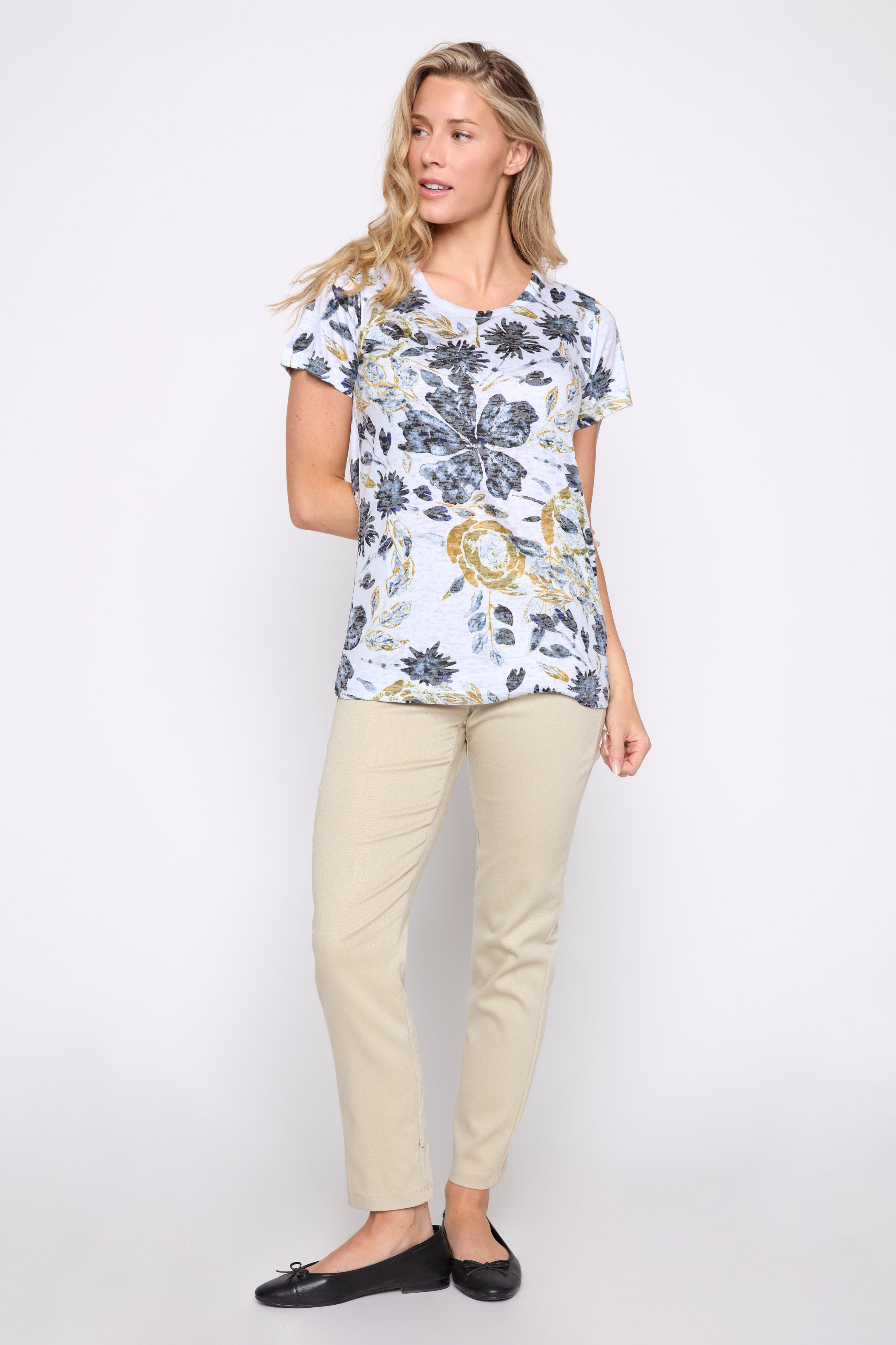 Le T-shirt à imprimé floral délavé