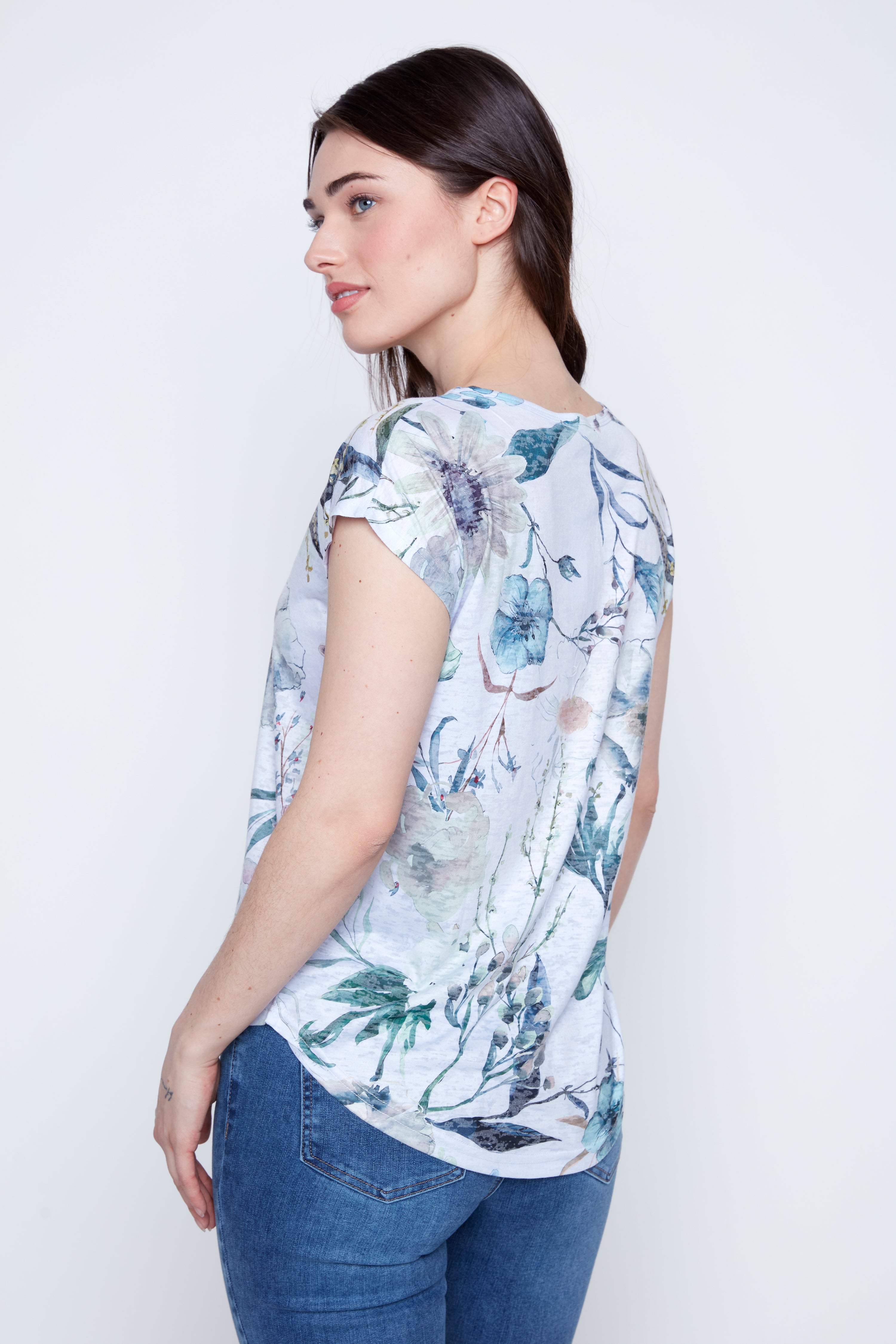 Le T-shirt à imprimé floral dévoré