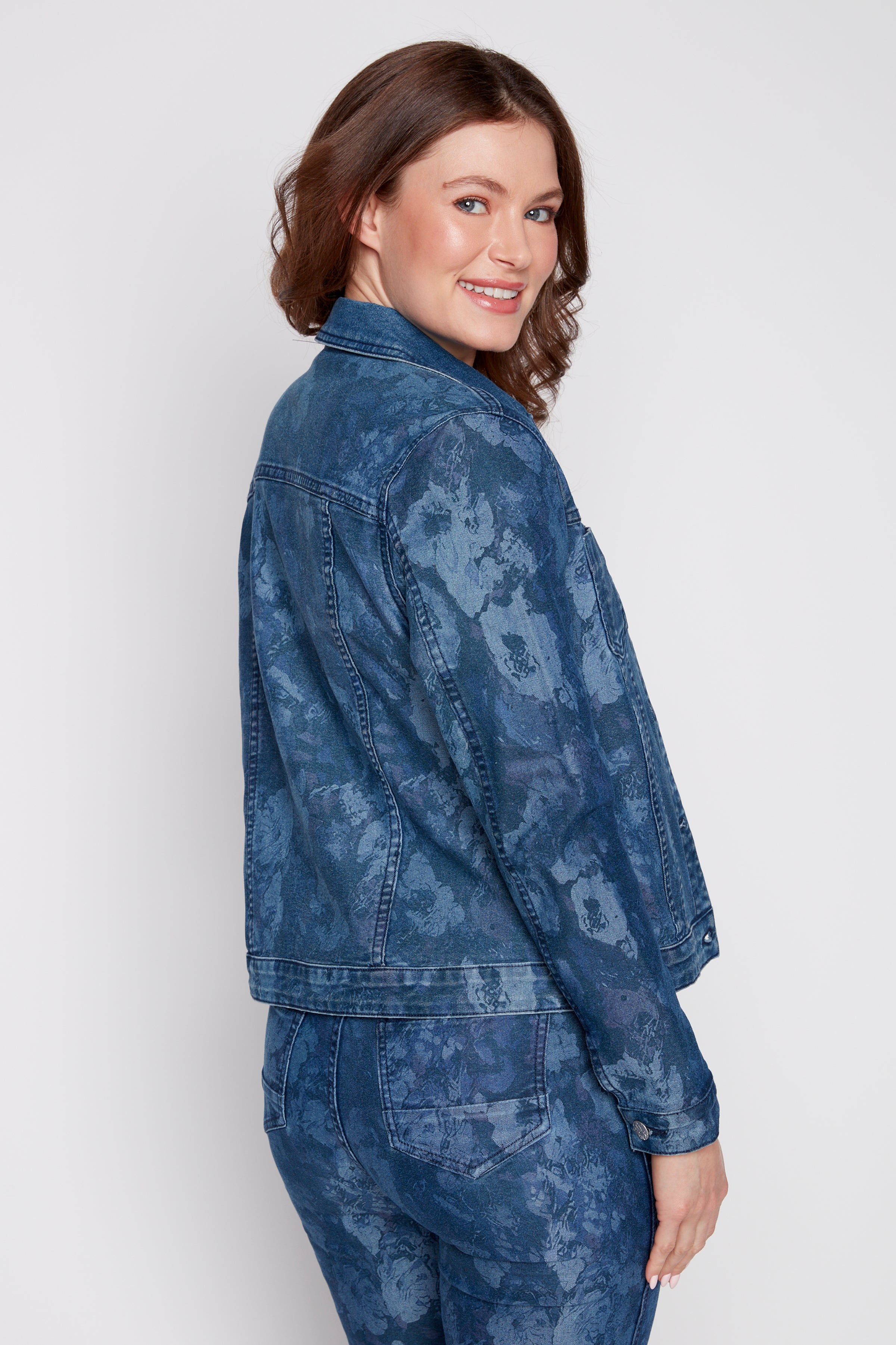 La veste en denim réversible fleurie