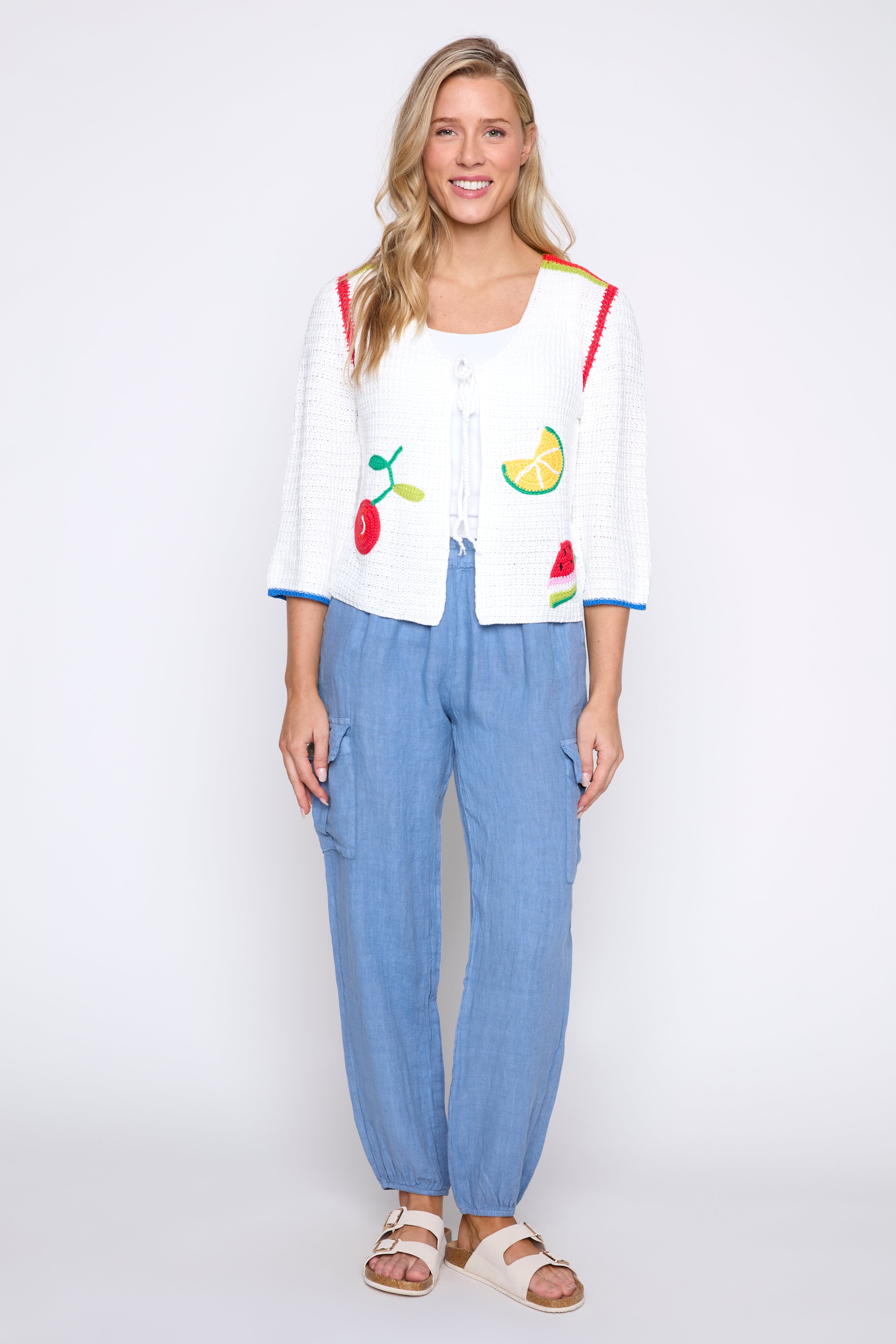 Le cardigan avec broderie de fruits