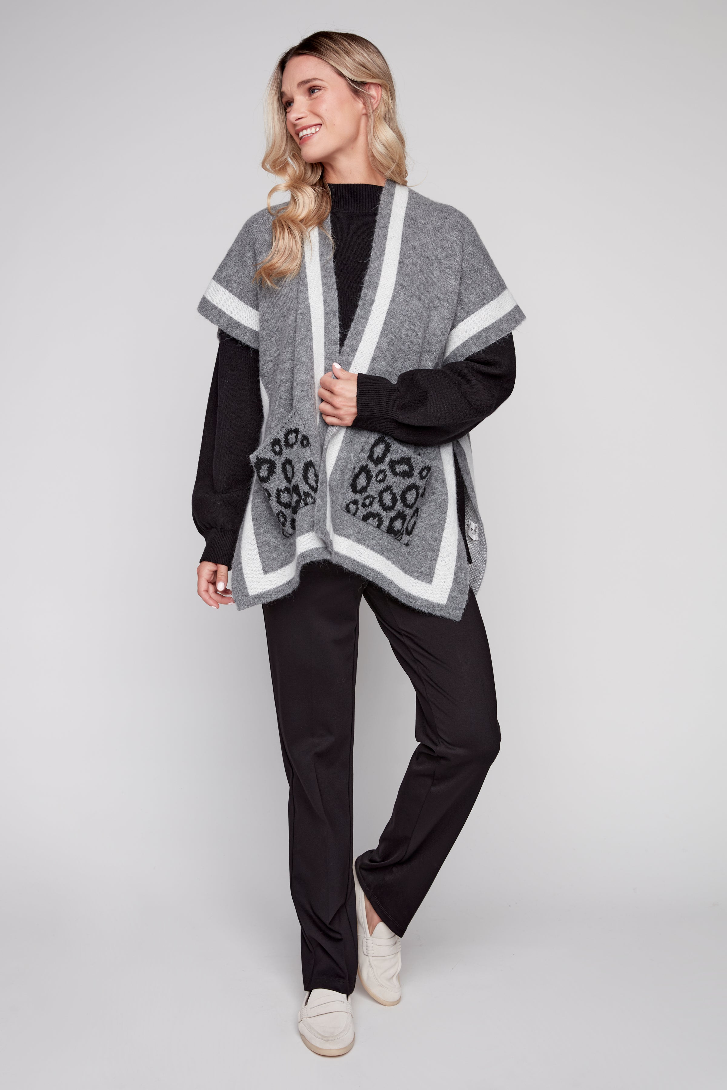 Animal pockets poncho