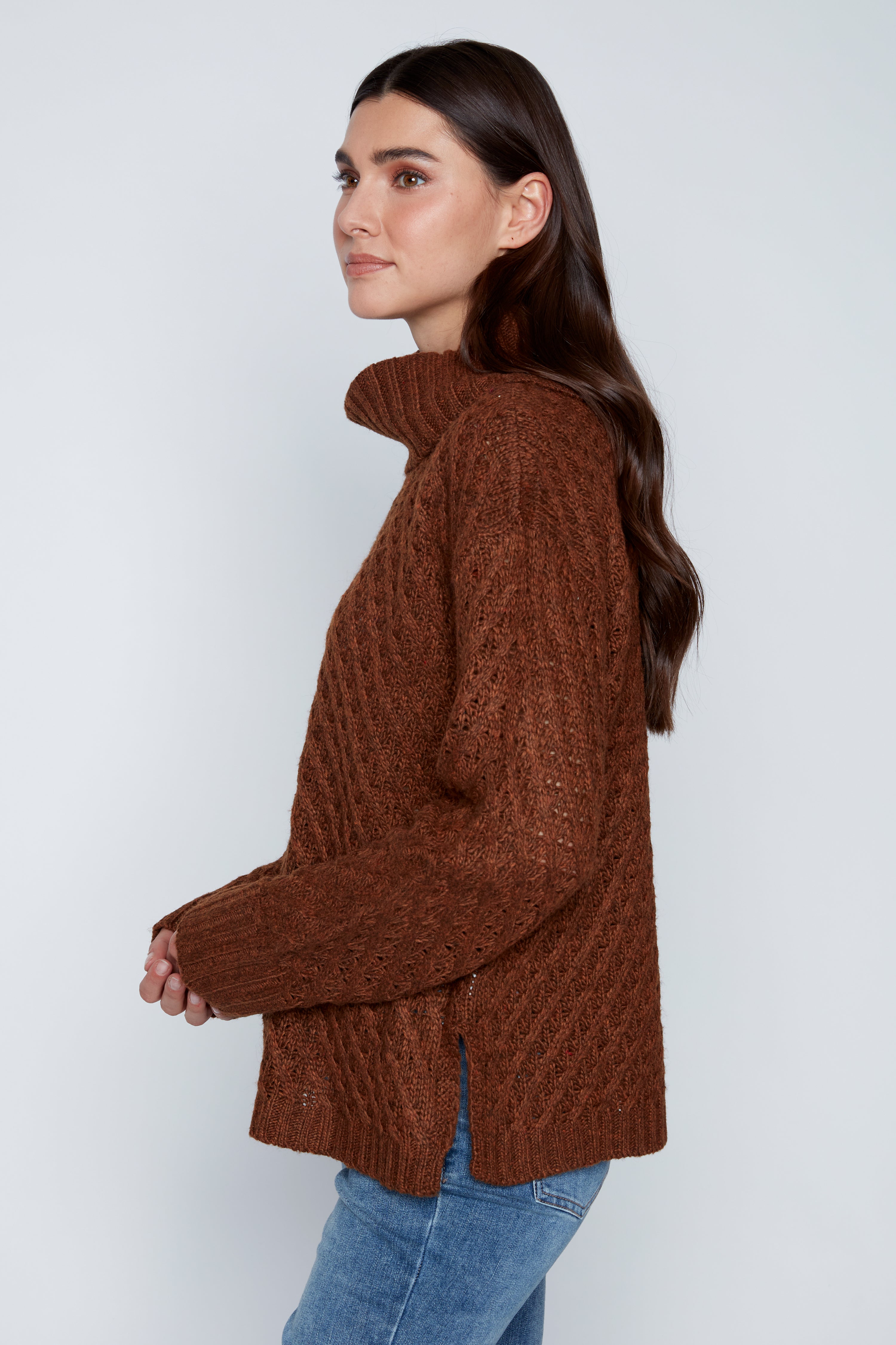 Le pull côtelé à torsades diagonales