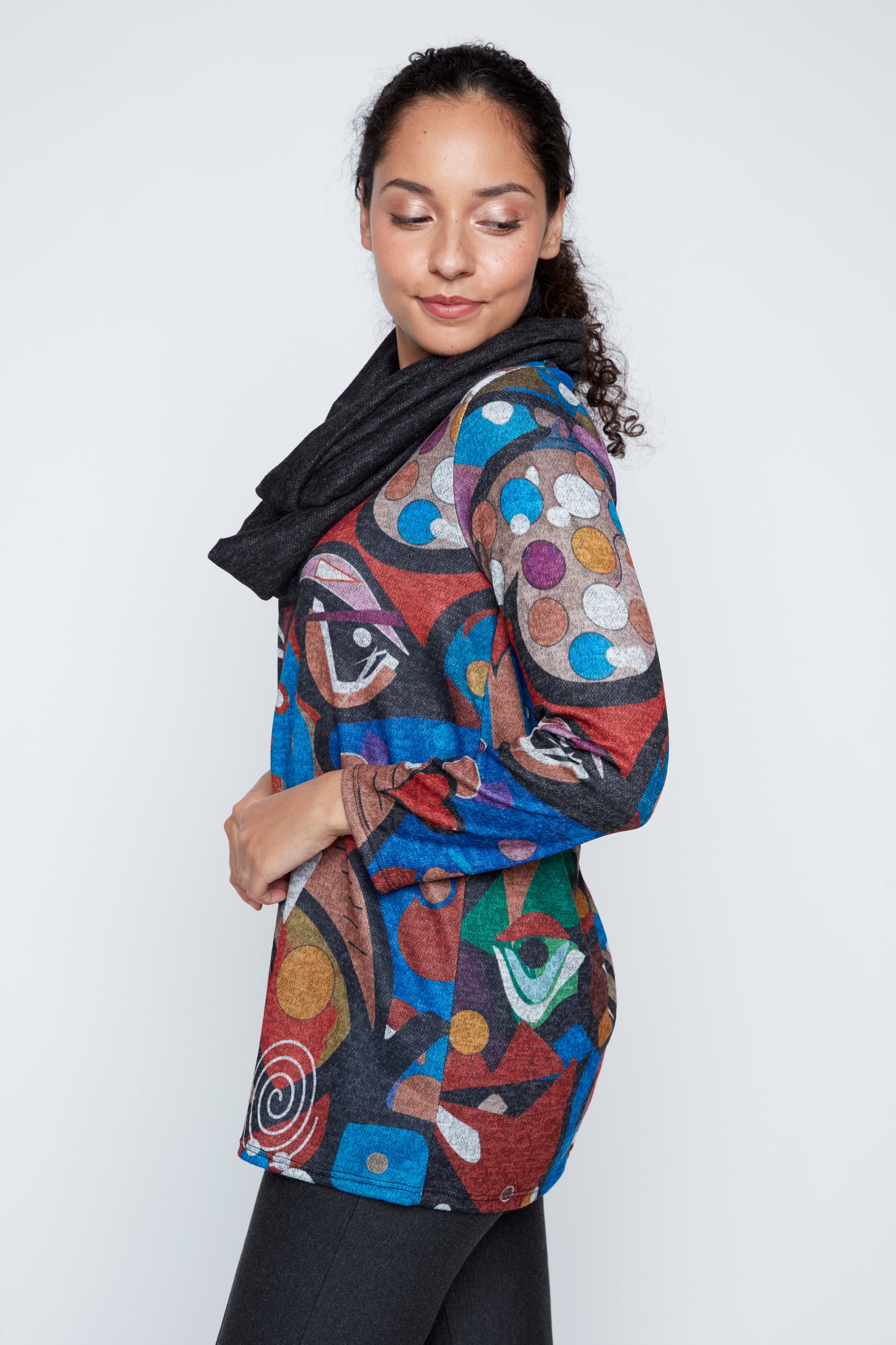 La tunique imprimée visages en couleur avec foulard