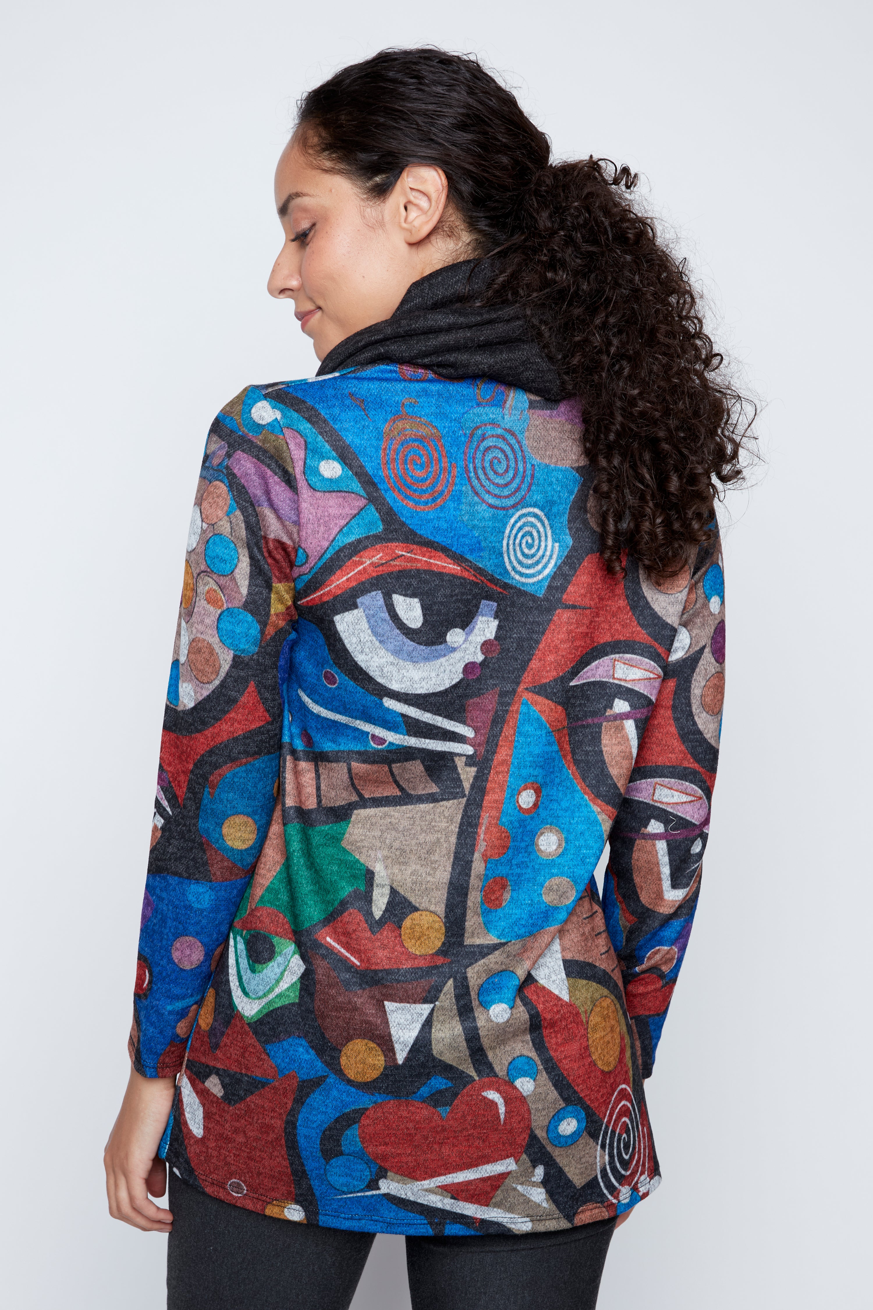La tunique imprimée visages en couleur avec foulard