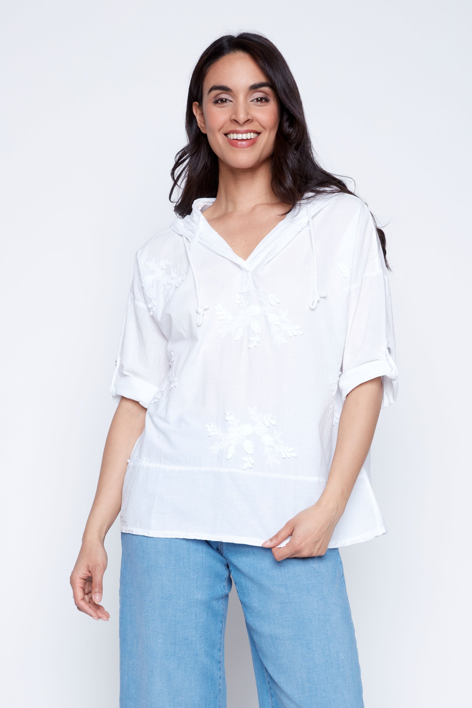 La blouse en coton brodé avec capuche