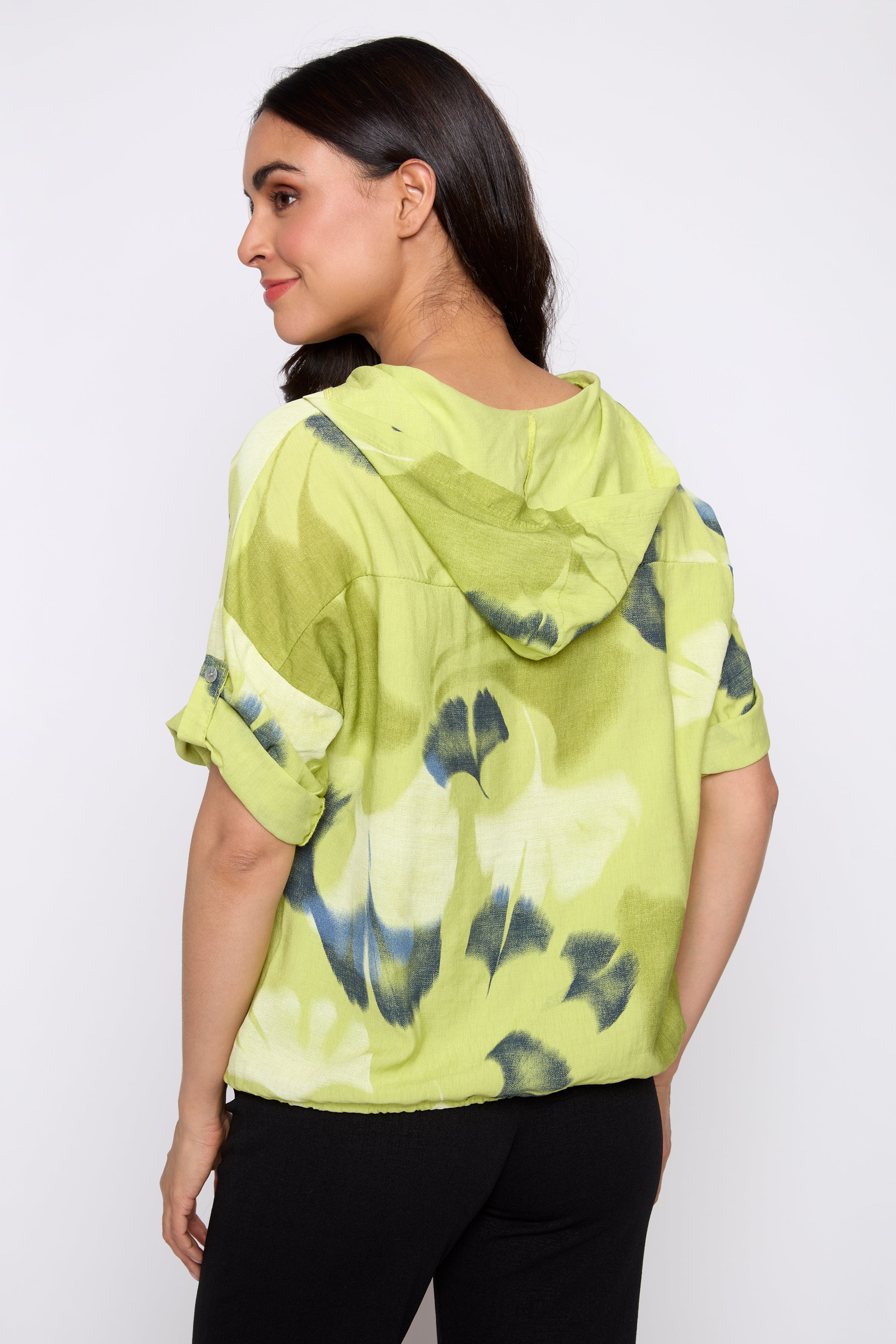 La blouse à capuche imprimé feuilles