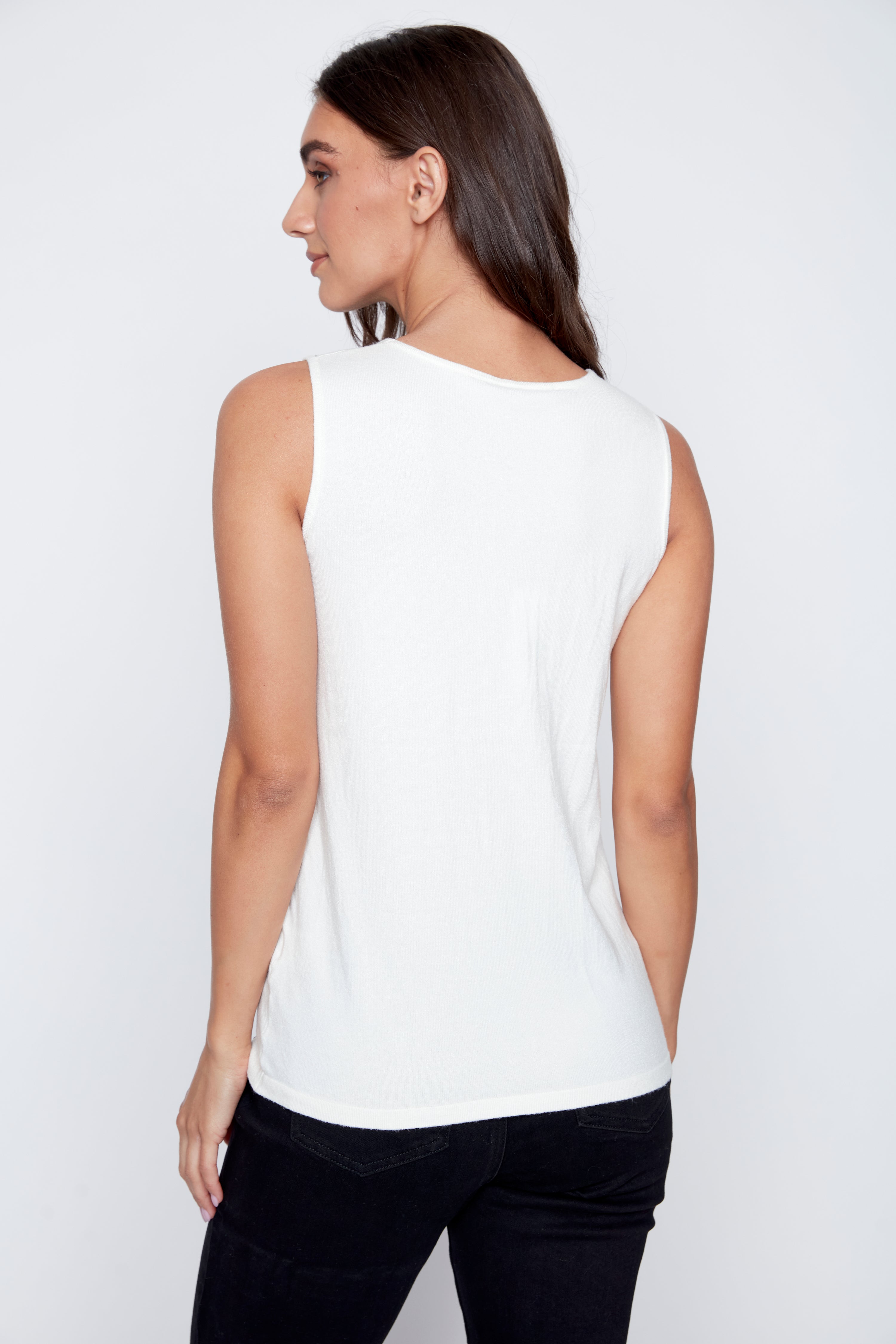Le pull en maille orné