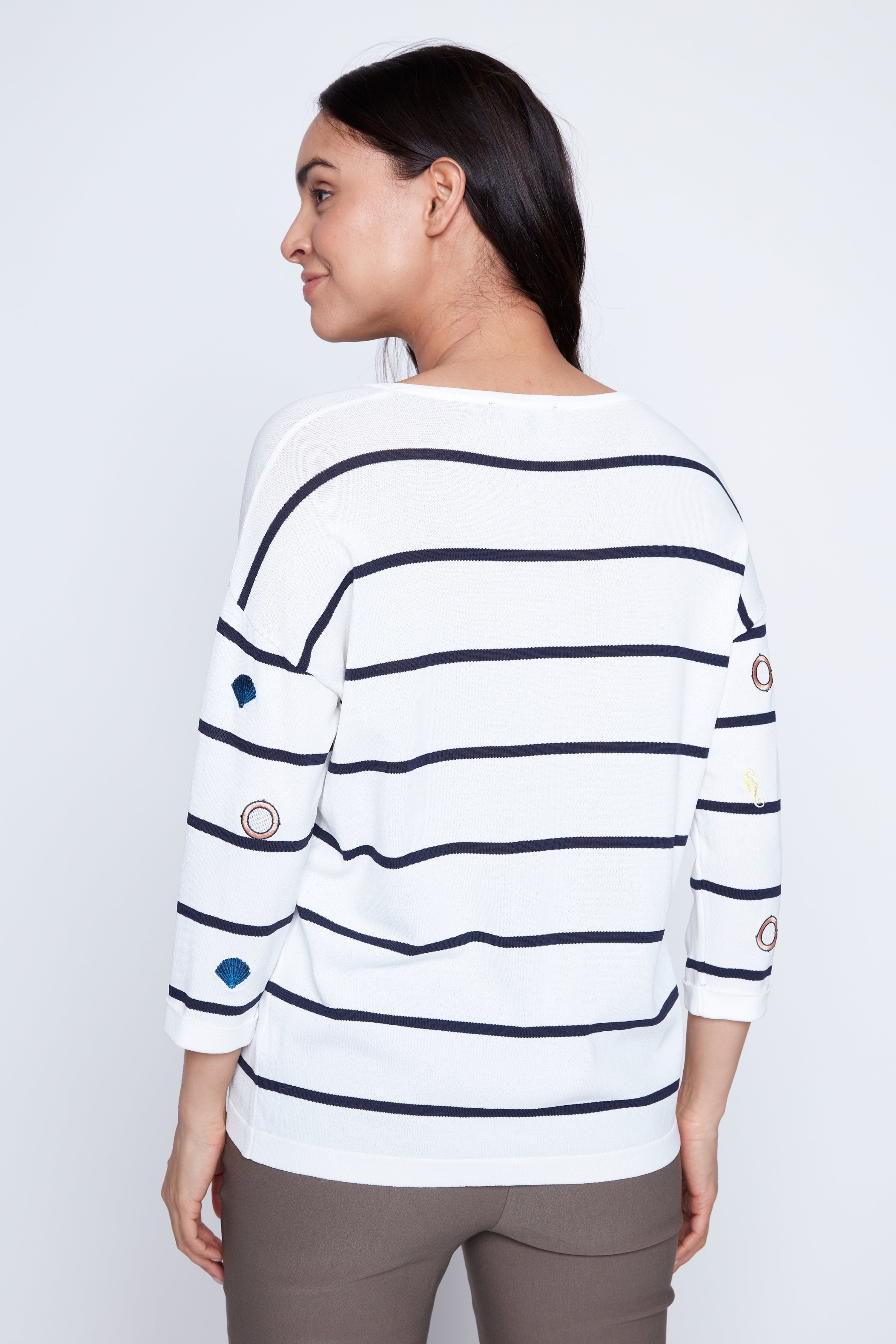 Le pull à motif monde marin