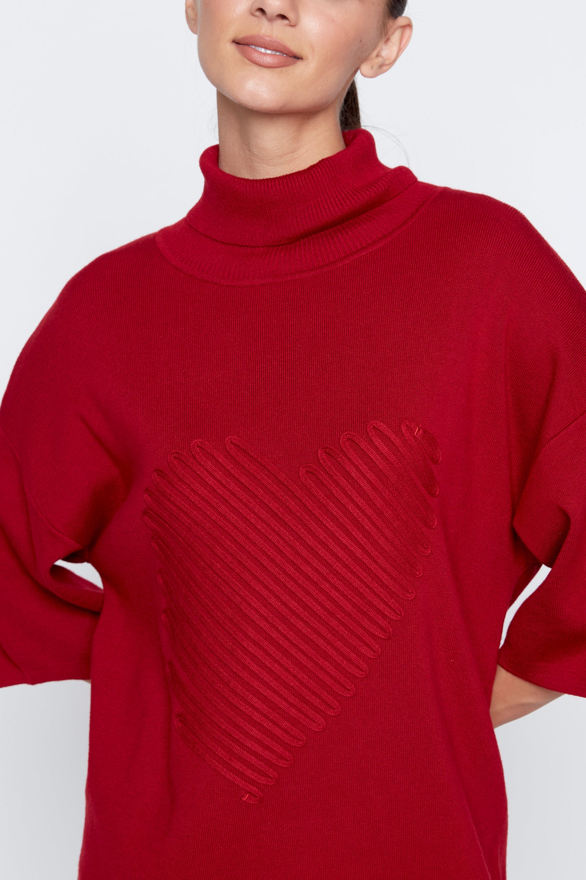Le pull avec détails de cœur