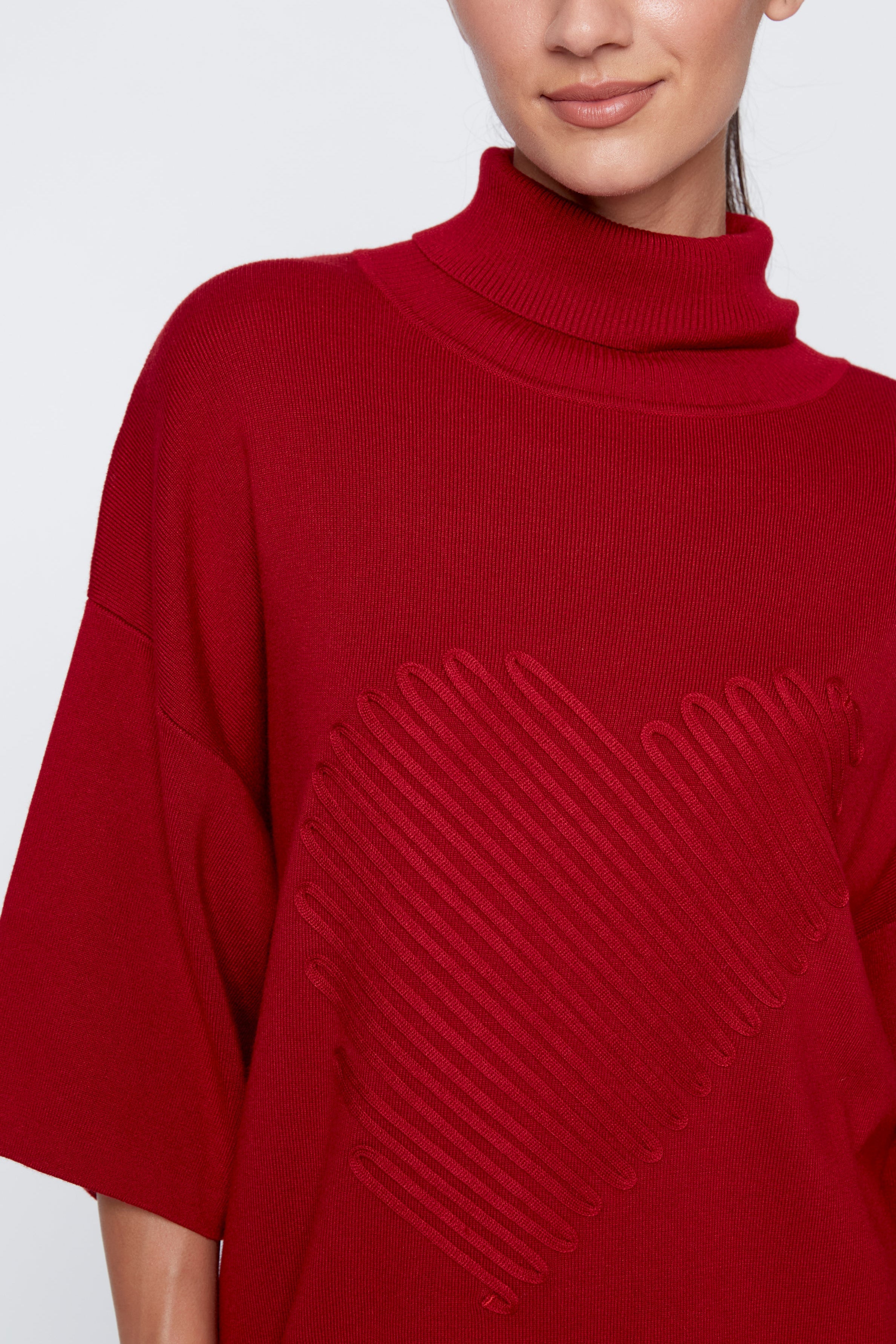 Le pull avec détails de cœur