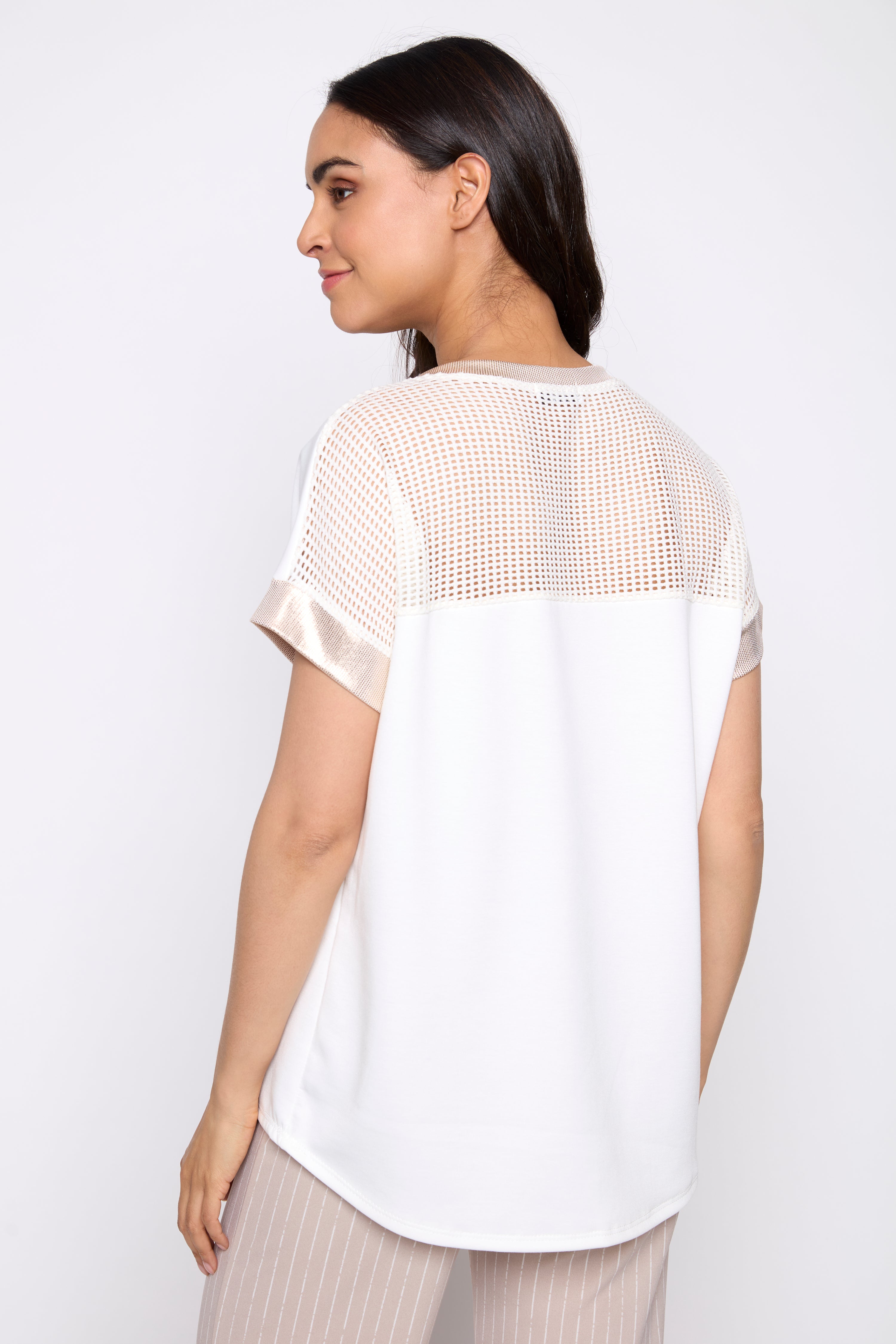 Le haut avec détails de strass et crochet