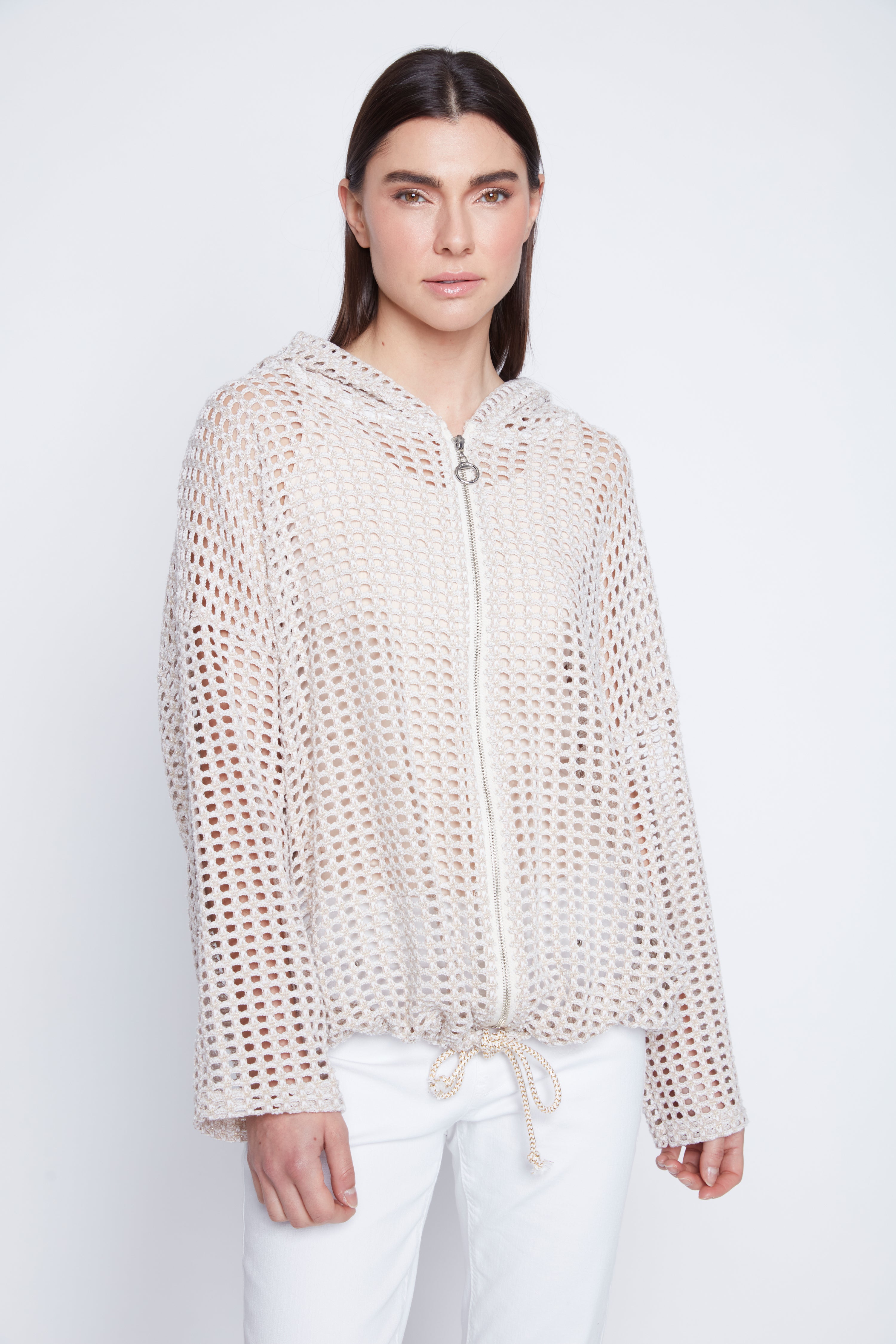 Le gilet à capuche en crochet