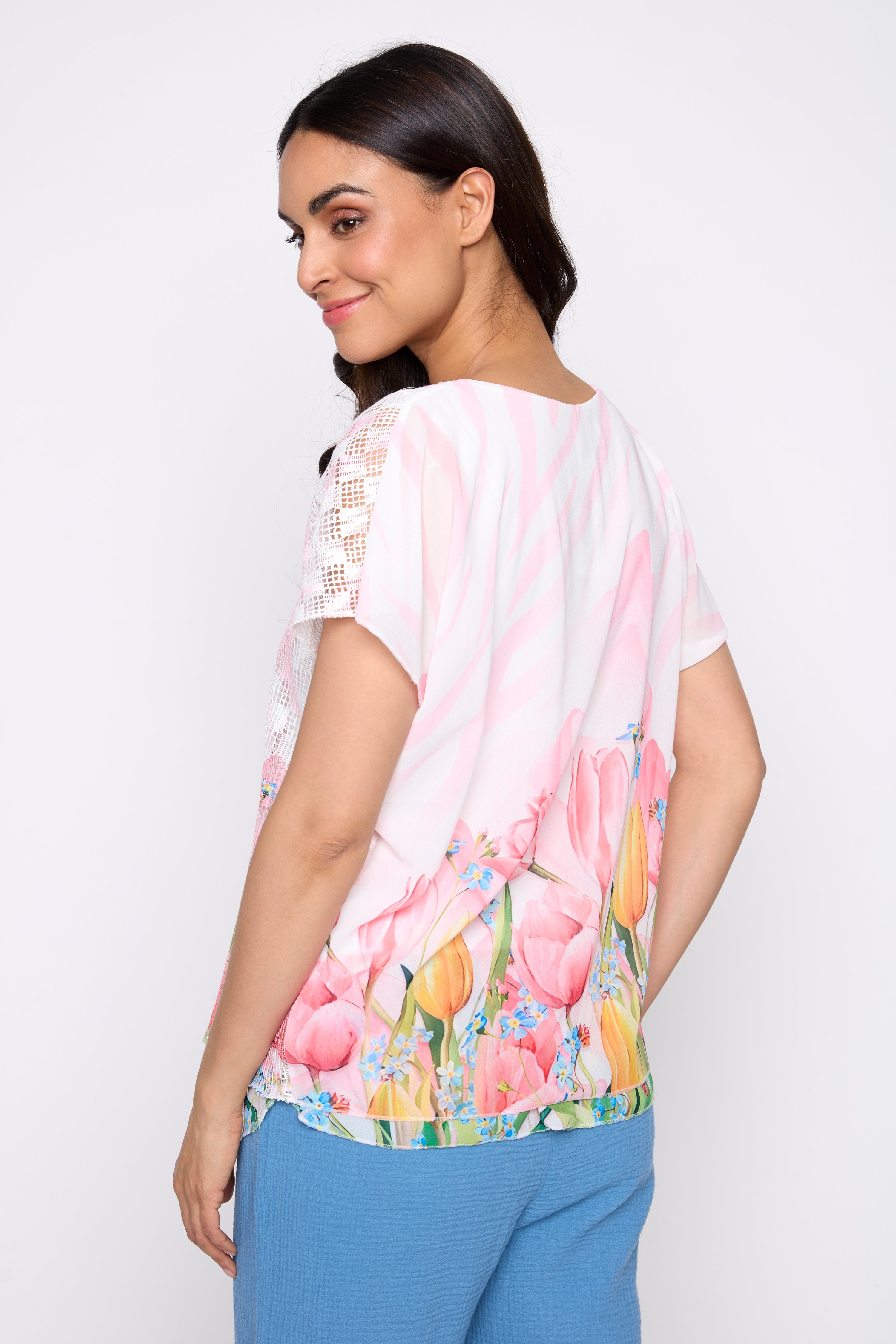 Le haut en crochet avec bordure tulipe