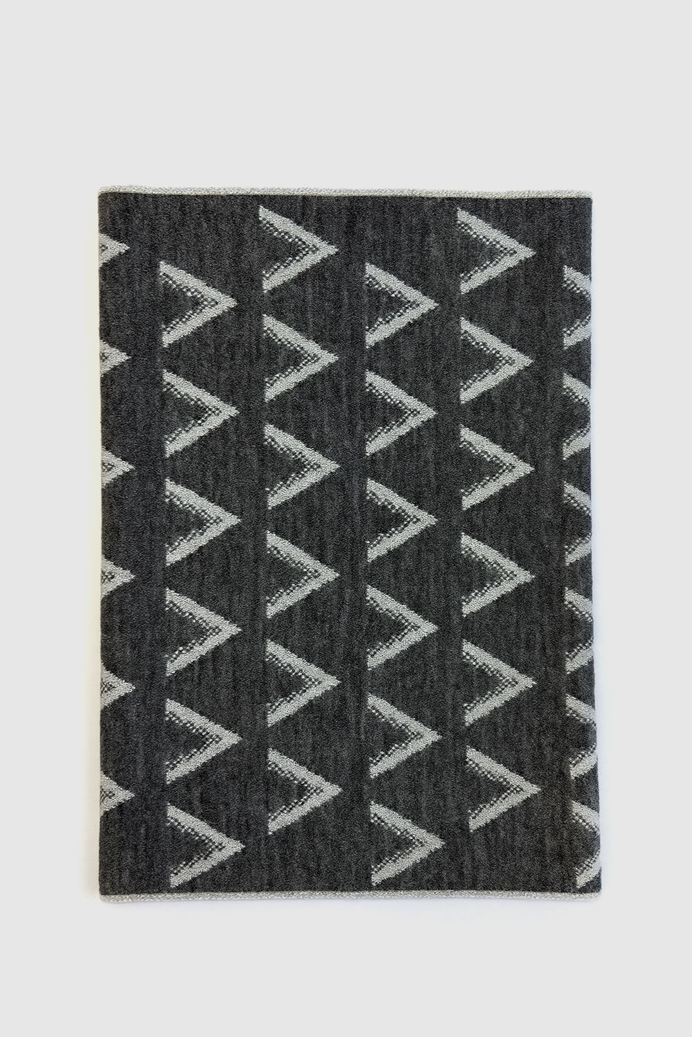 V print scarf