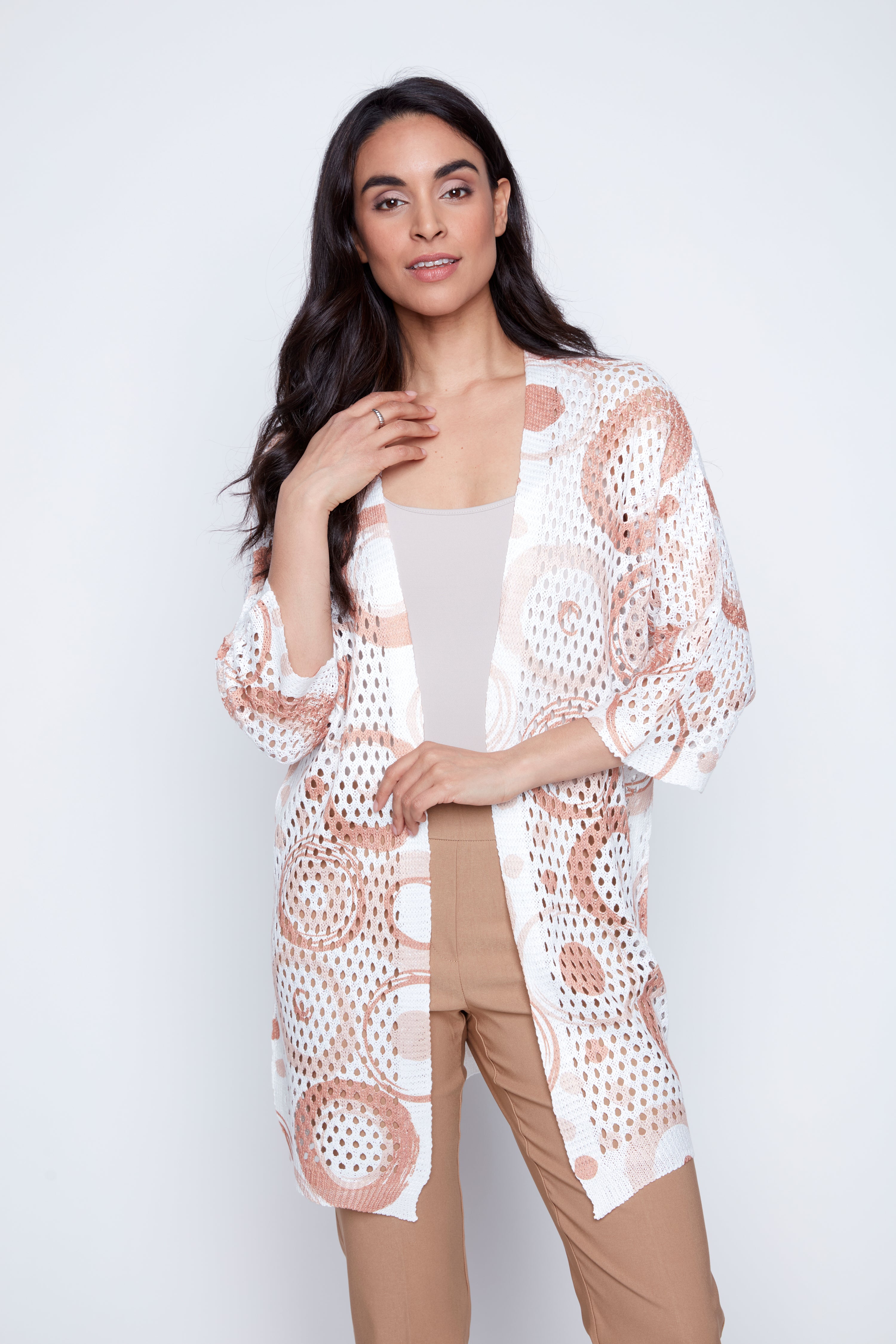 Le cardigan en crochet à imprimé circulaire