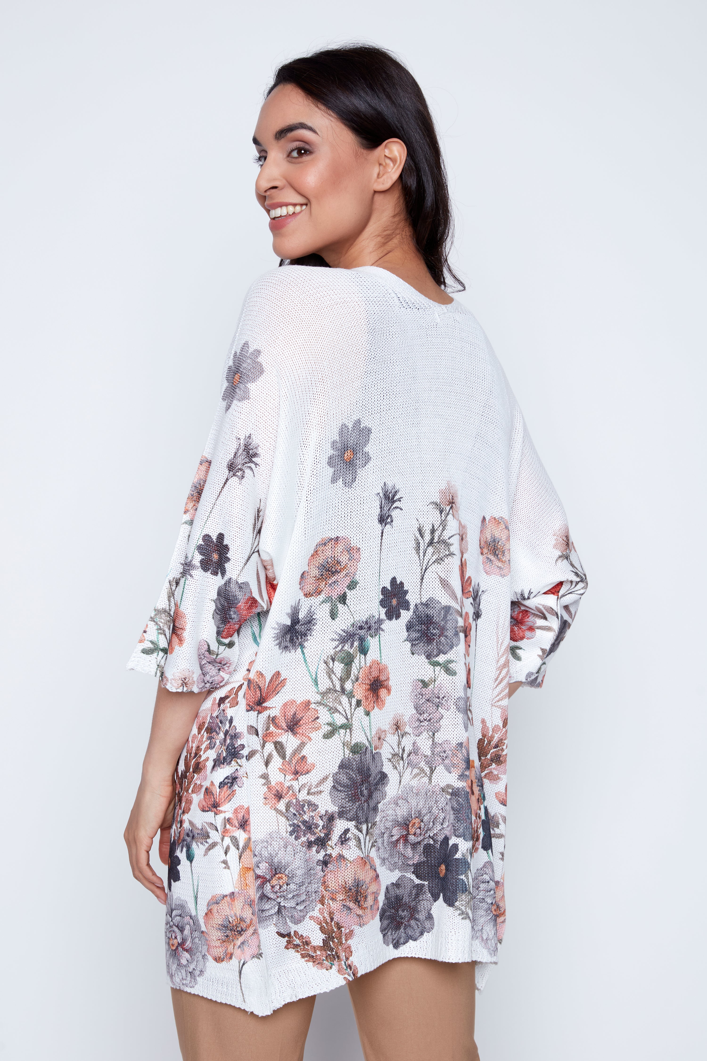 Le cardigan à bordure florale