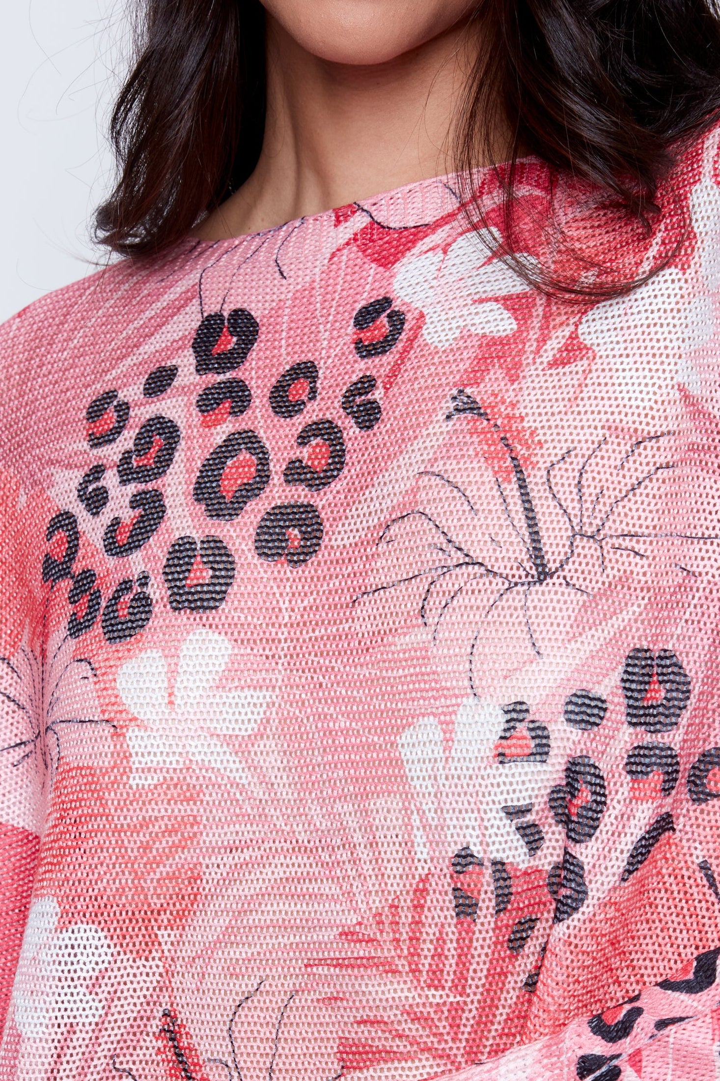 Le pull à imprimé tropical