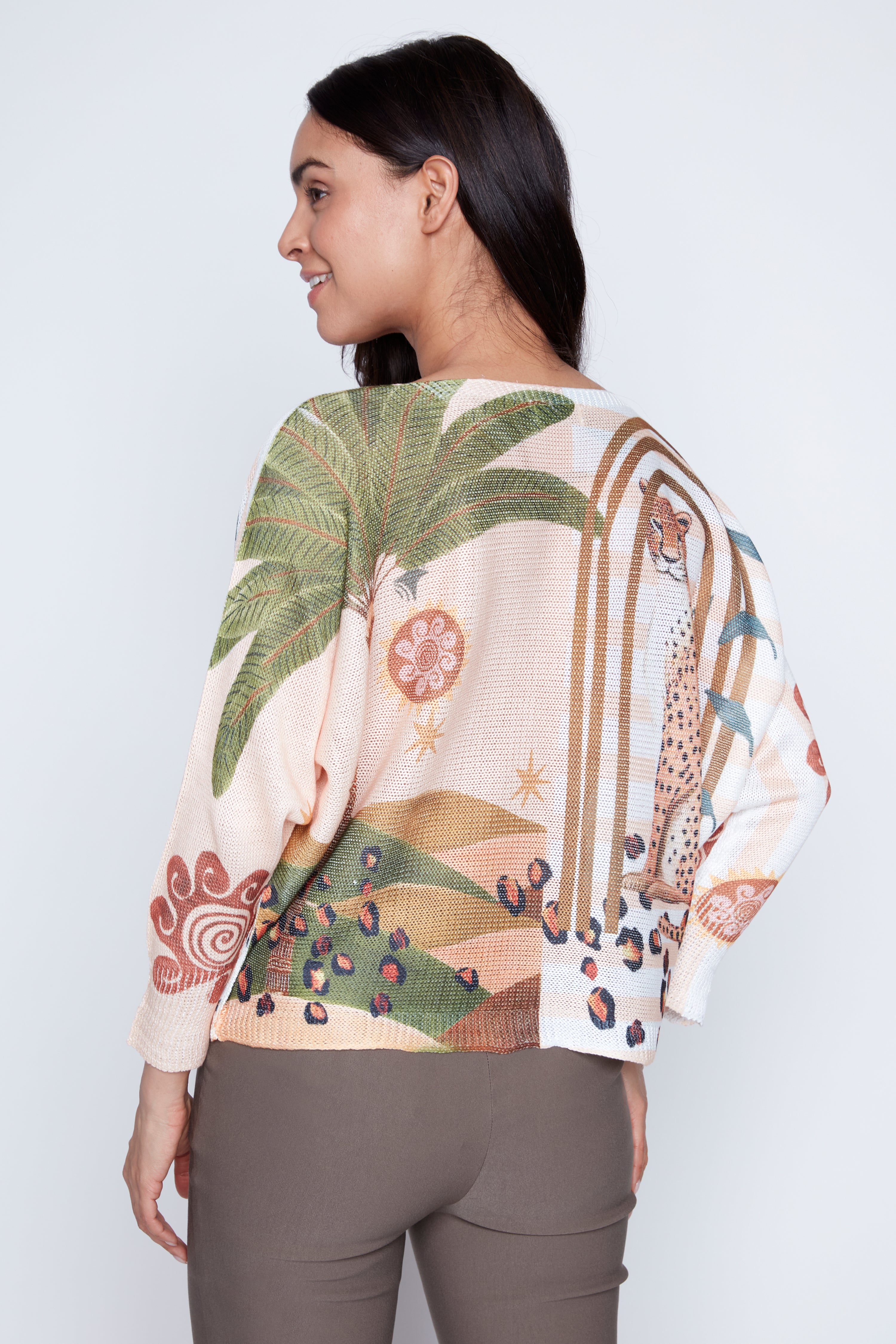 Le pull à imprimé tigre