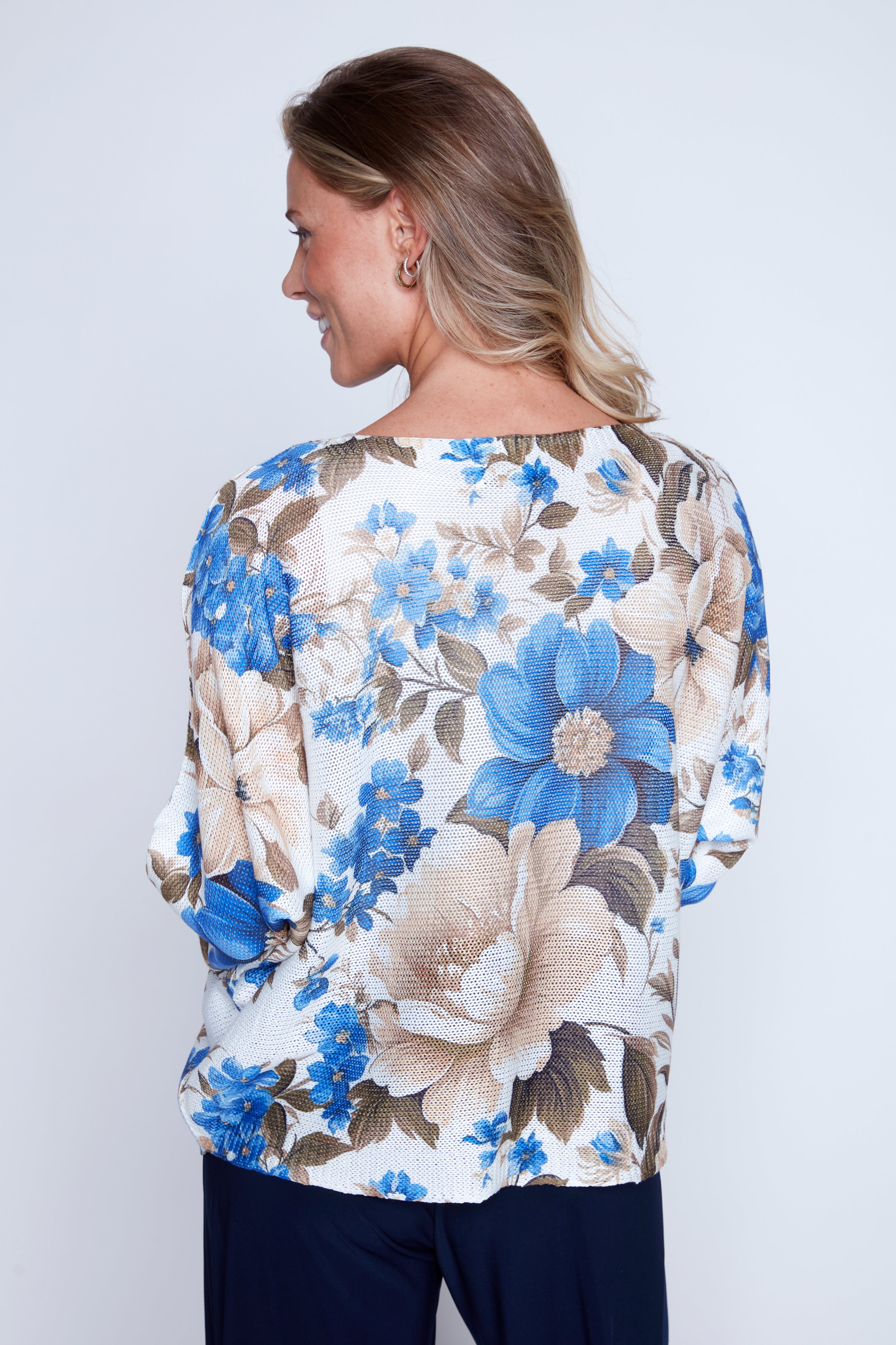 Le pull à imprimé fleuri