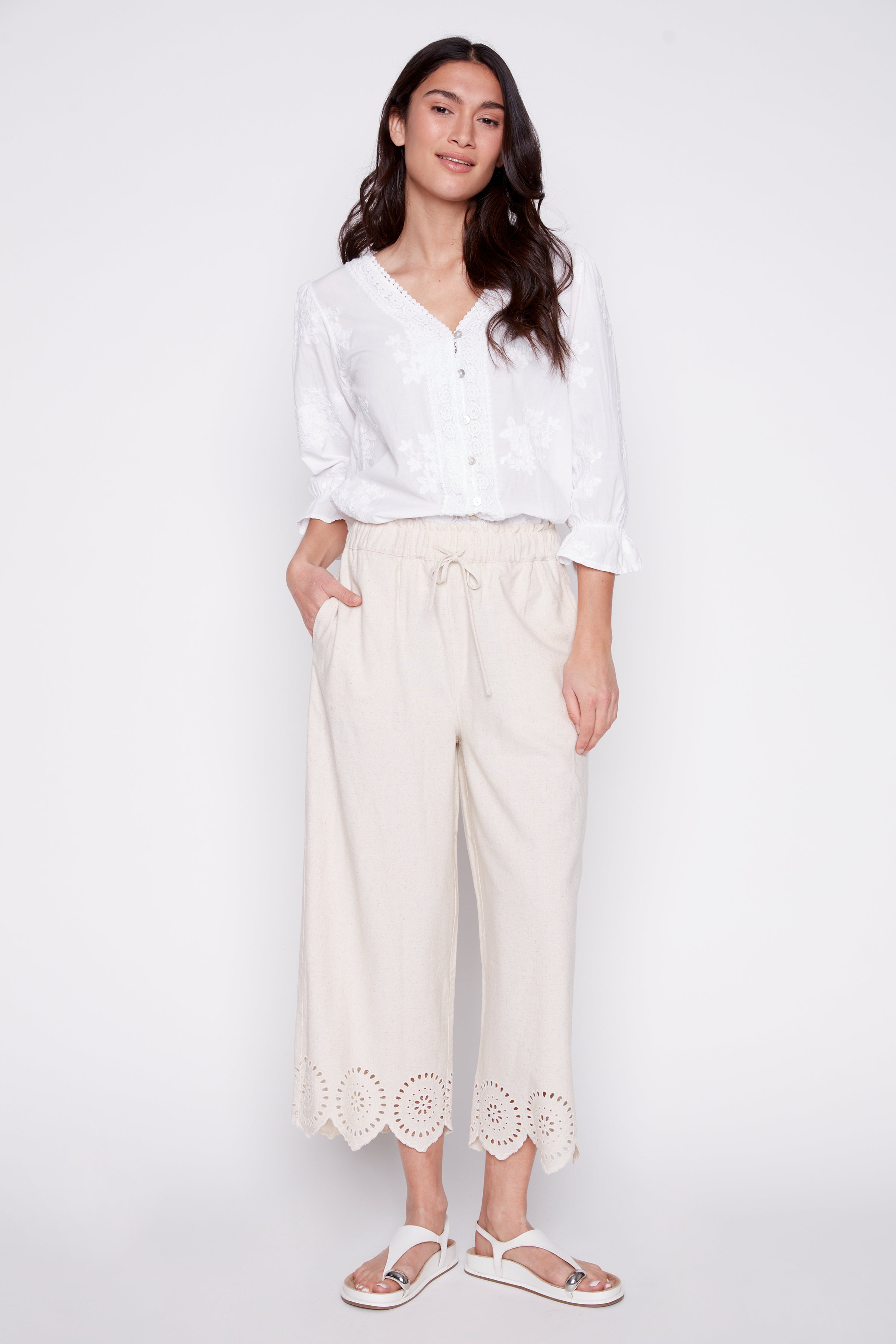 Eyelet hem capri